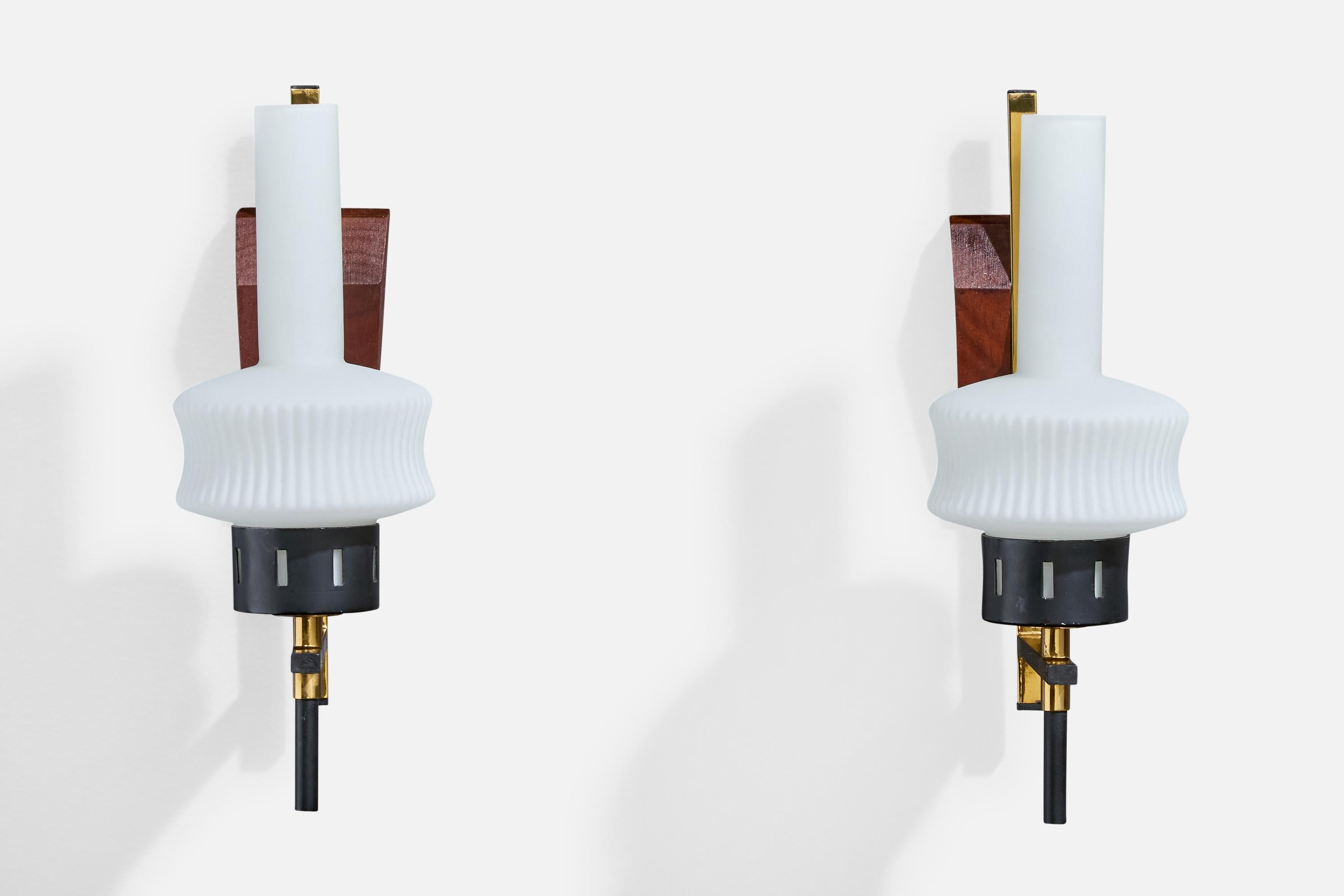 Diseñador italiano, Apliques, Teca, Latón, Metal, Vidrio, Italia, Años 50 Moderno de mediados de siglo en venta