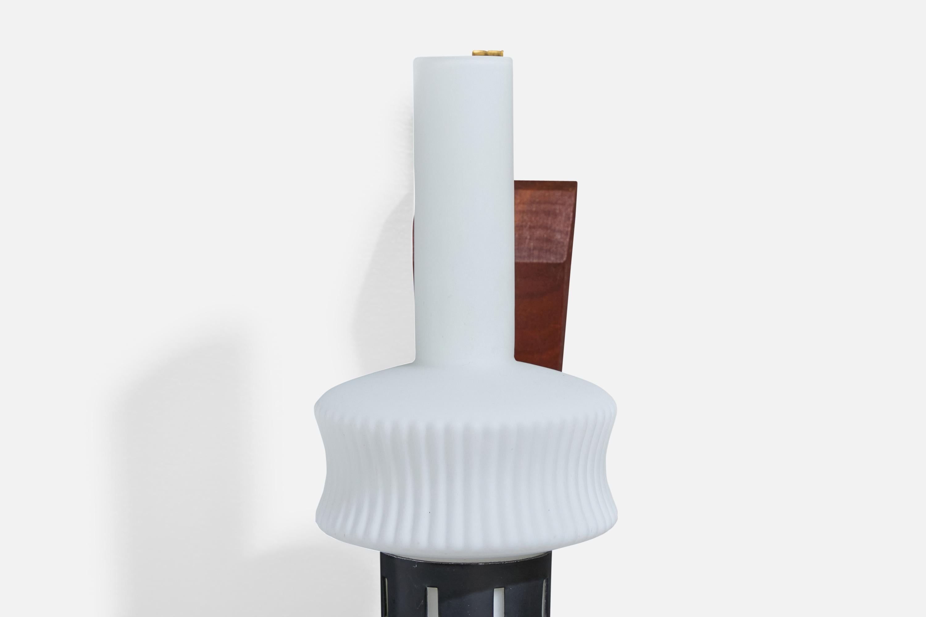 Diseñador italiano, Apliques, Teca, Latón, Metal, Vidrio, Italia, Años 50 en venta 2