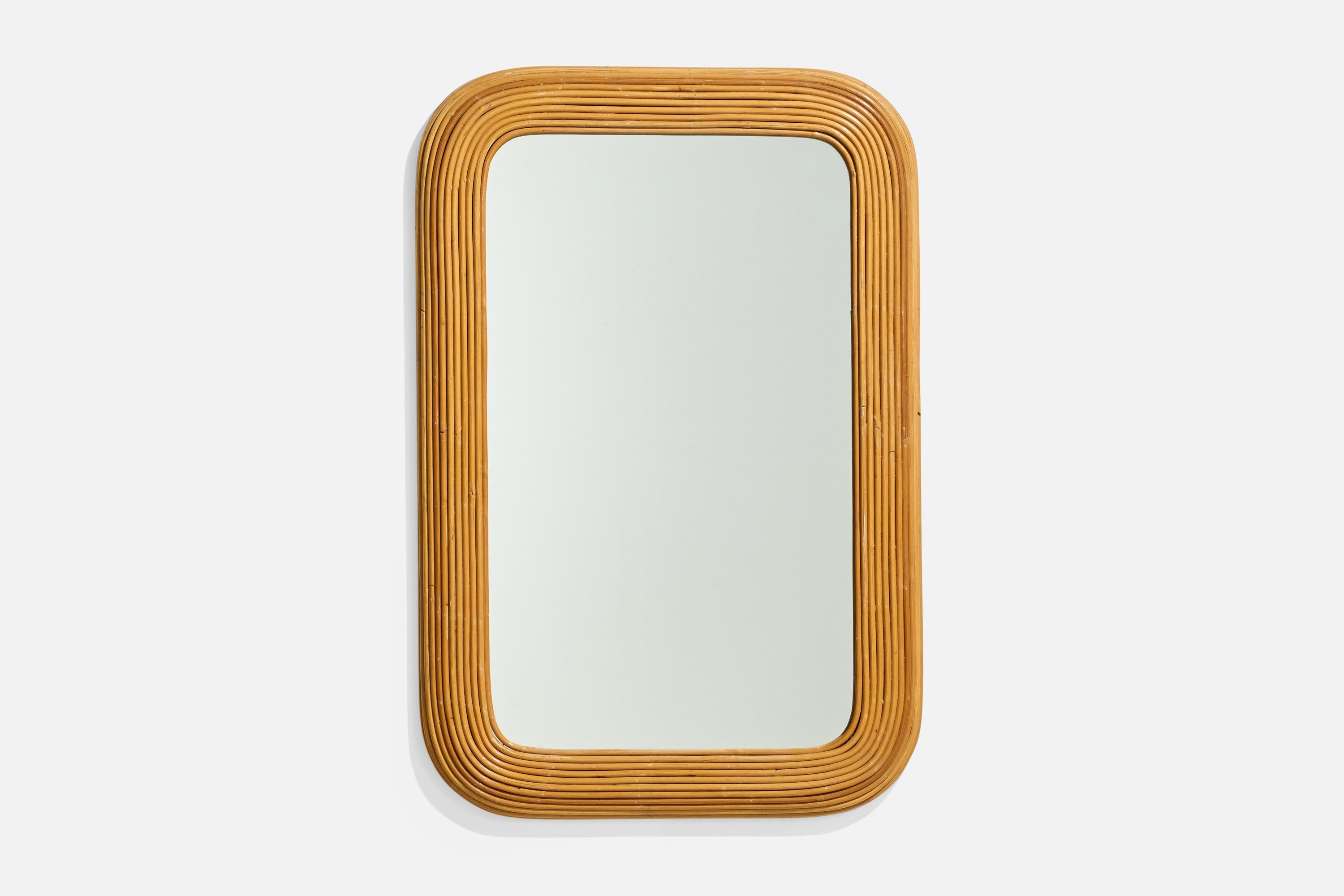 Espejo de pared de caña diseñado y fabricado en Italia, c. 1950.