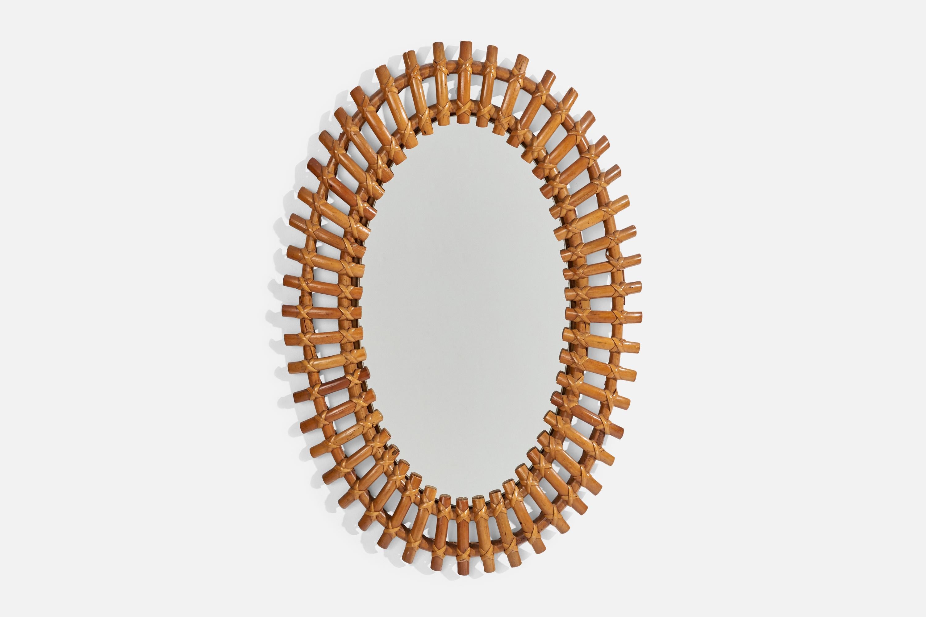 Espejo de pared de bambú y ratán diseñado y fabricado en Italia, años 50.