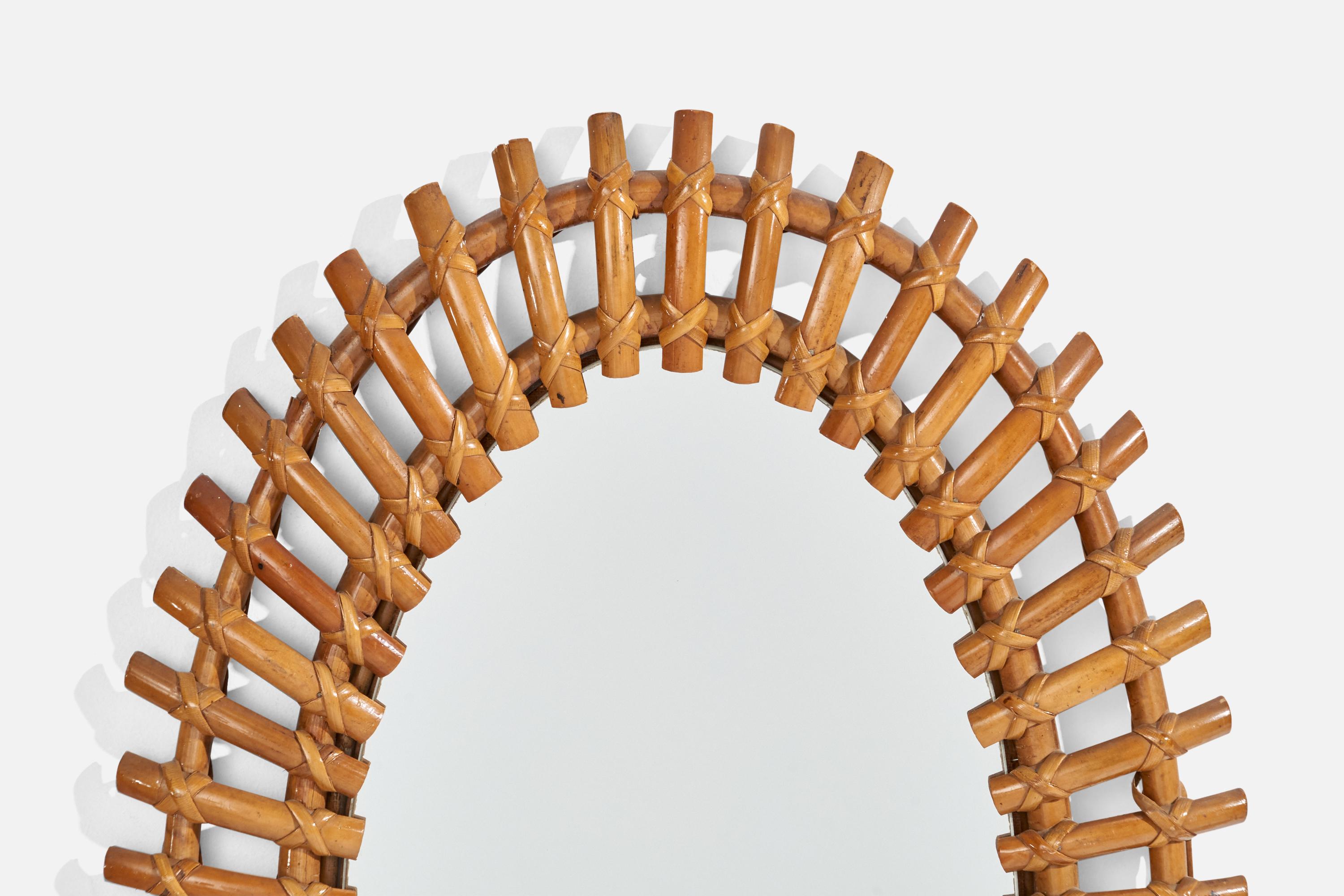 Diseñador italiano, espejo de pared, bambú, ratán, Italia, años 50 en Bueno estado para la venta en High Point, NC
