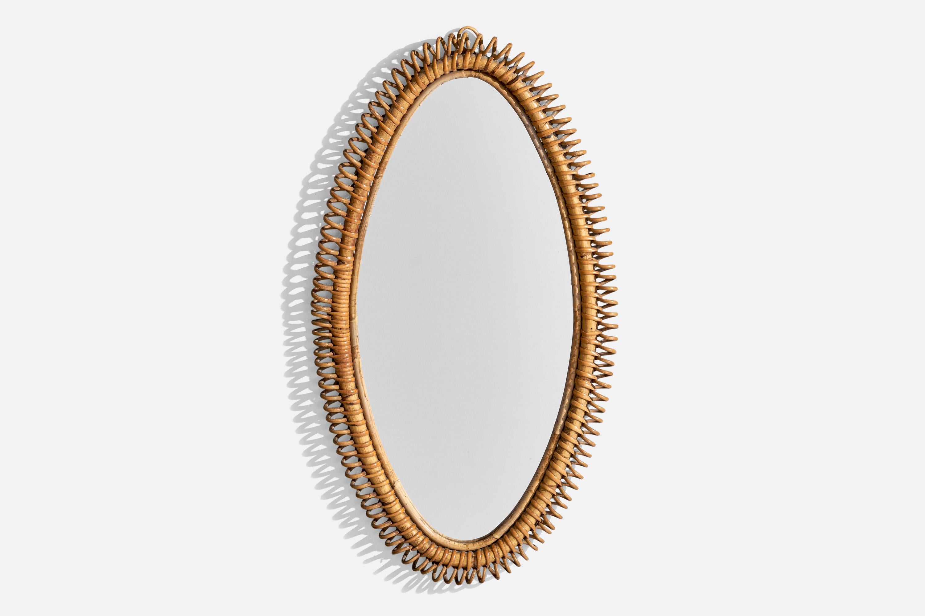 Specchio da parete in bambù e rattan progettato e prodotto in Italia, anni '60 circa.

Dimensioni dello specchio (pollici): 35,625 