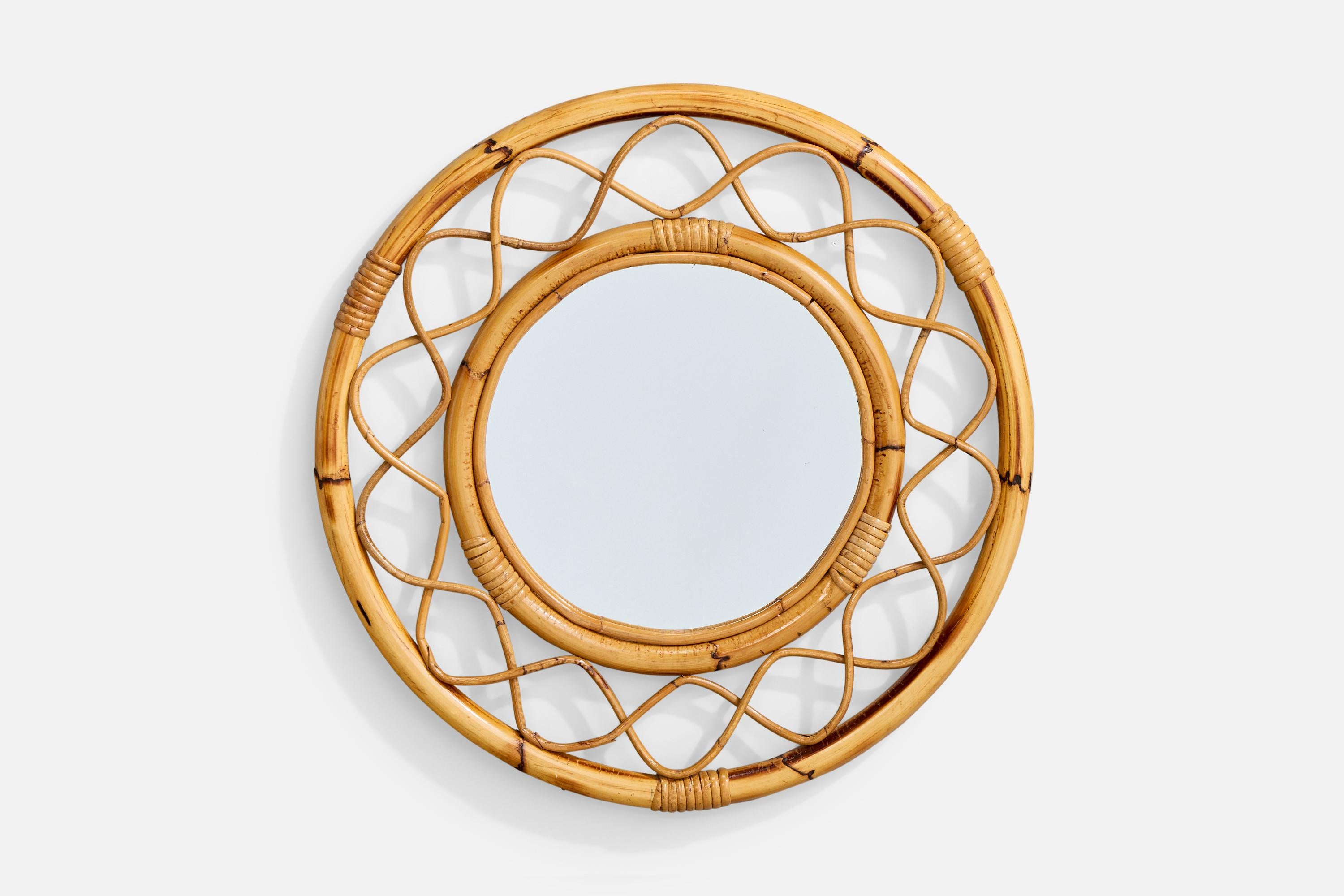 Espejo de pared de bambú y ratán probablemente diseñado y fabricado en Italia, c. 1960.

Dimensiones totales (pulgadas): 25,0 