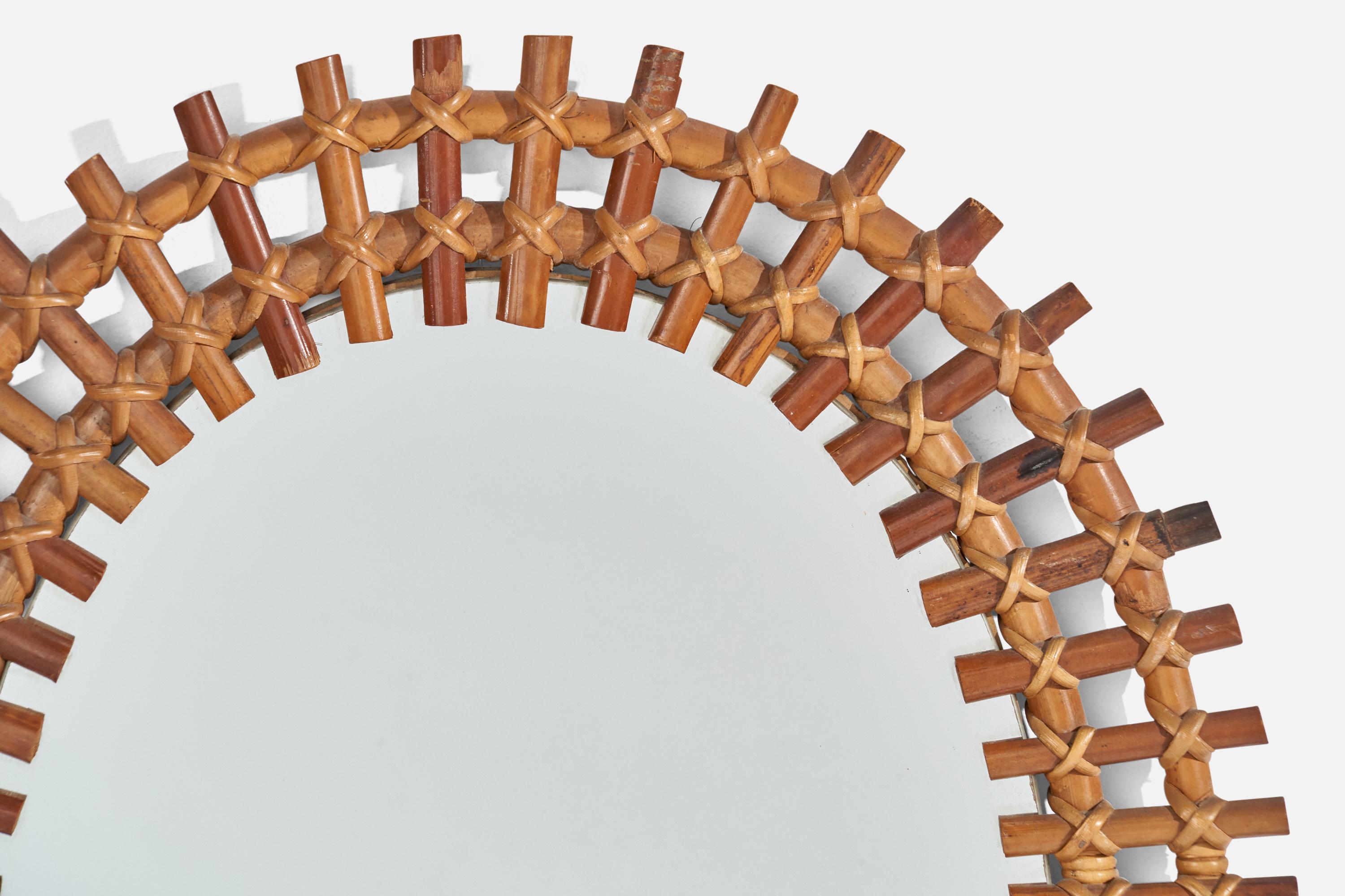 Diseñador italiano, espejo de pared, bambú, ratán, Italia, años 60 en Bueno estado para la venta en High Point, NC