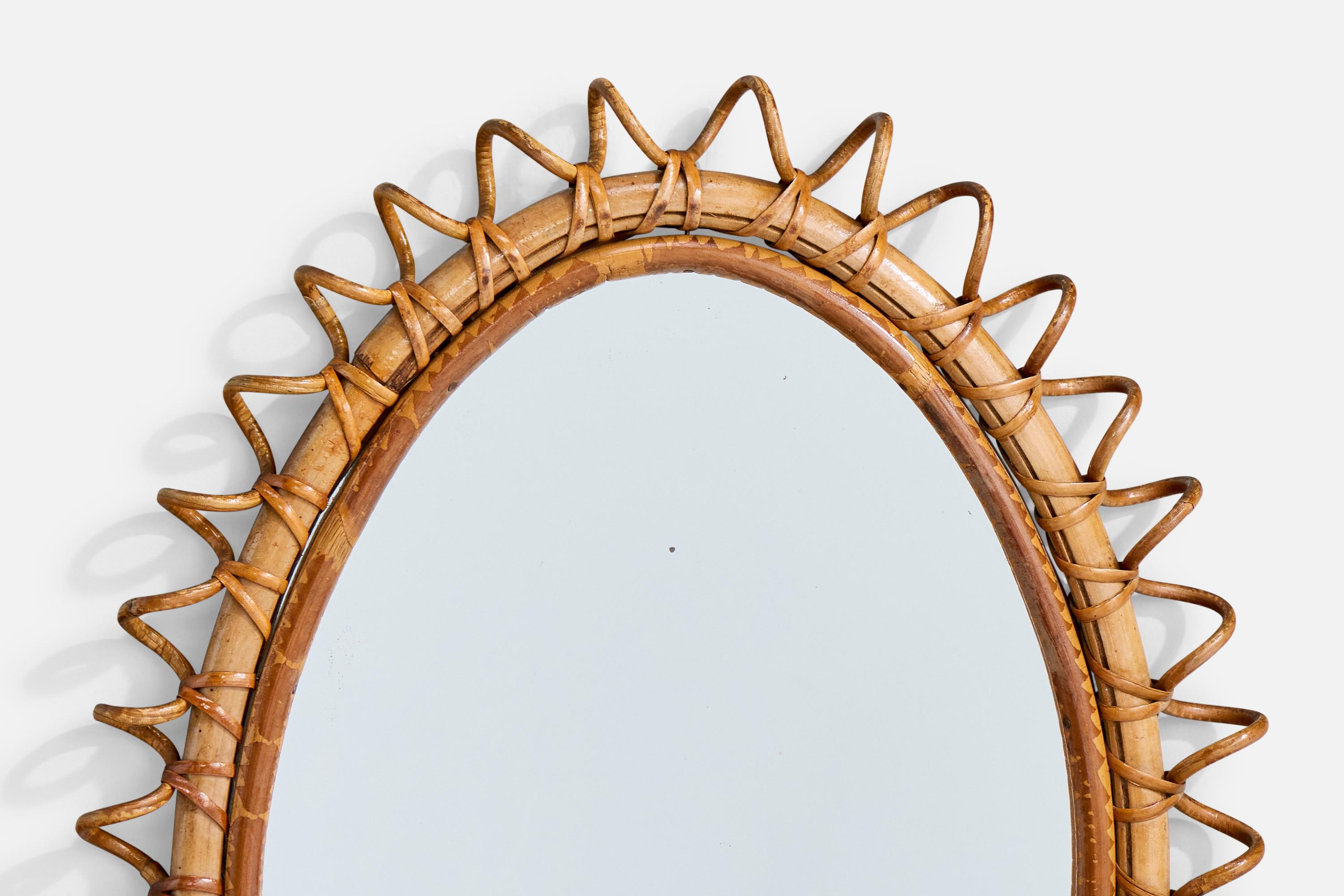 Diseñador italiano, espejo de pared, bambú, ratán, Italia, años 60 en Bueno estado para la venta en High Point, NC