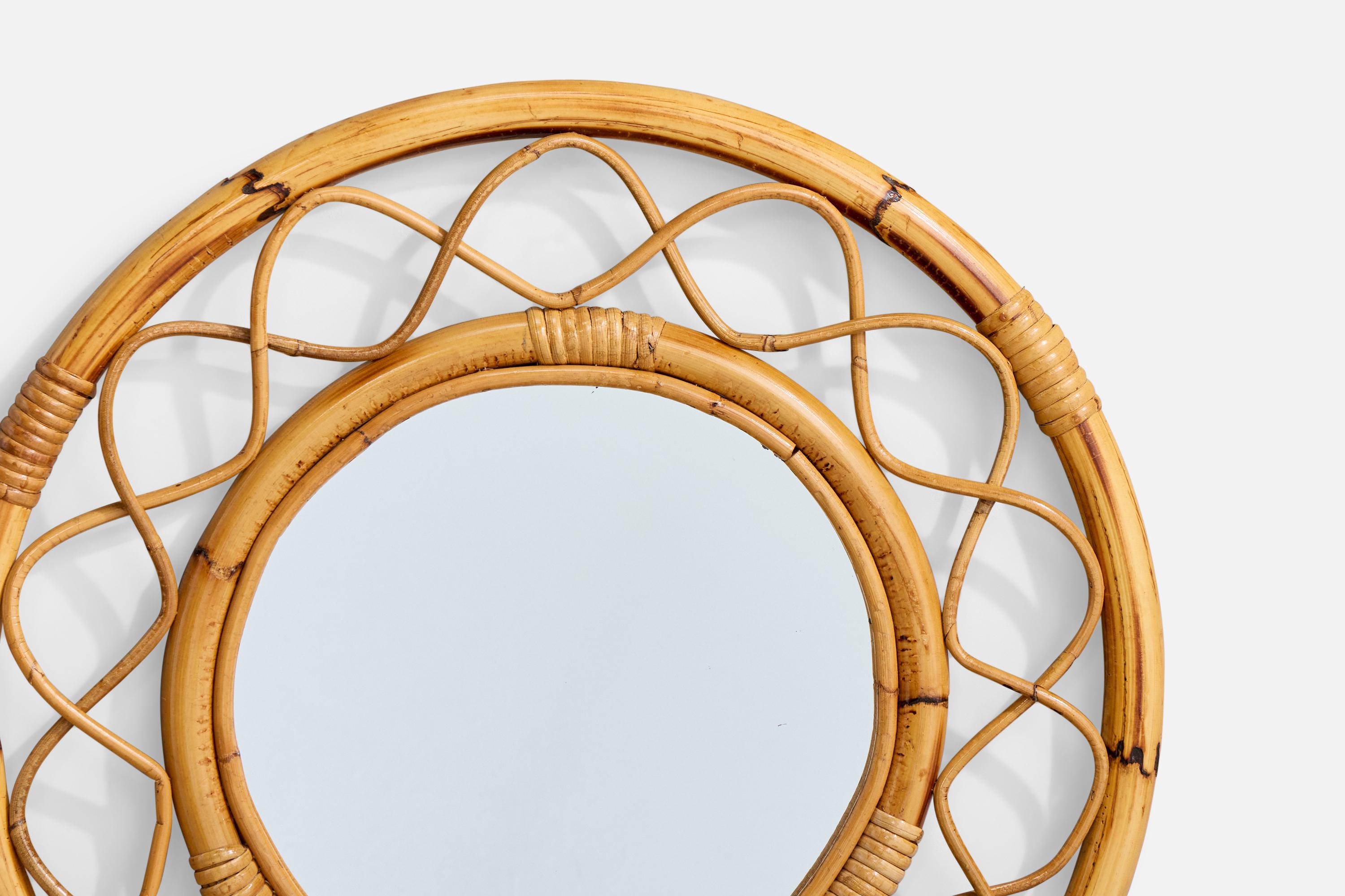 Diseñador italiano, espejo de pared, bambú, ratán, Italia, años 60 en Bueno estado para la venta en High Point, NC