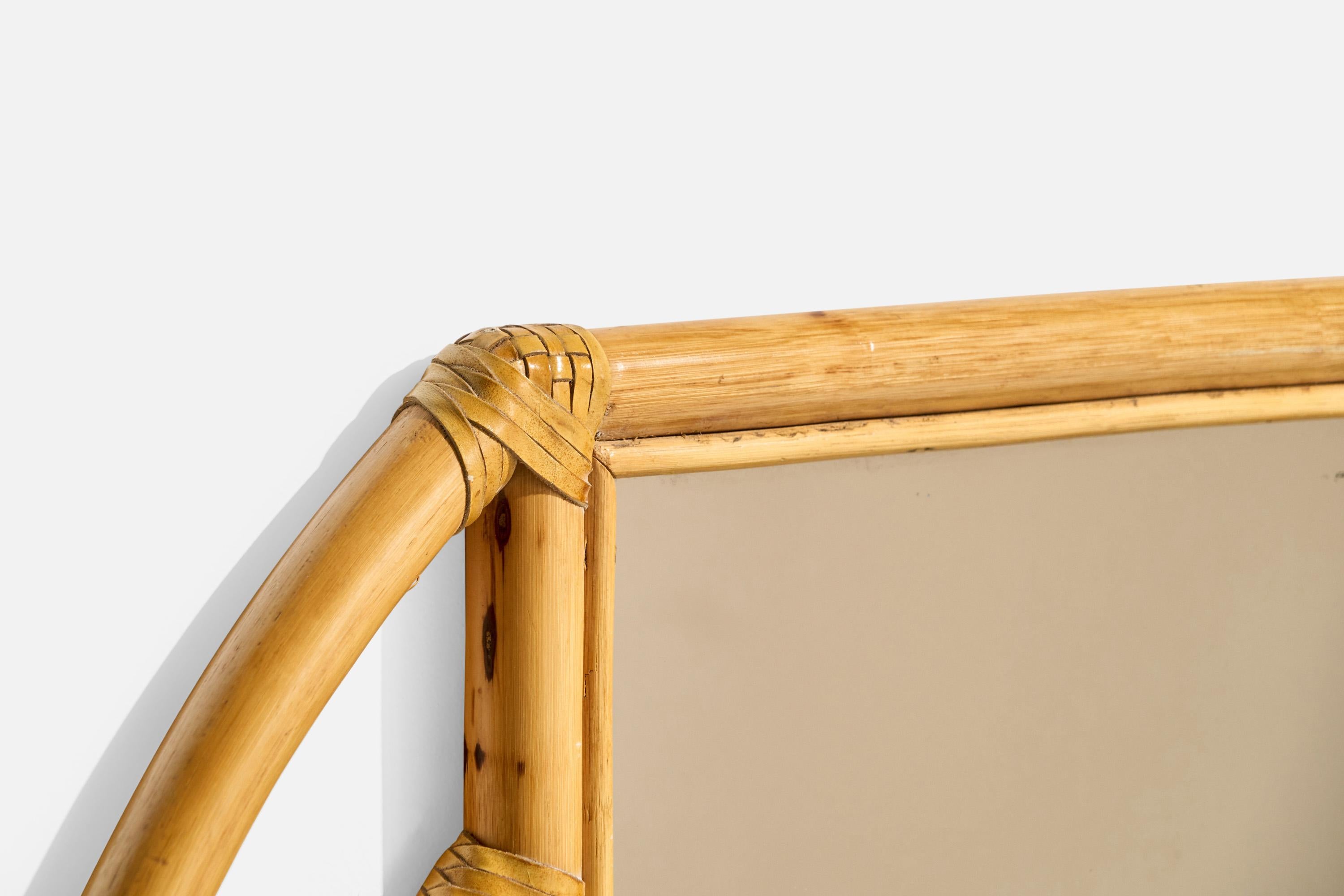Diseñador italiano, espejo de pared, bambú, ratán, Italia, años 70 en Bueno estado para la venta en High Point, NC