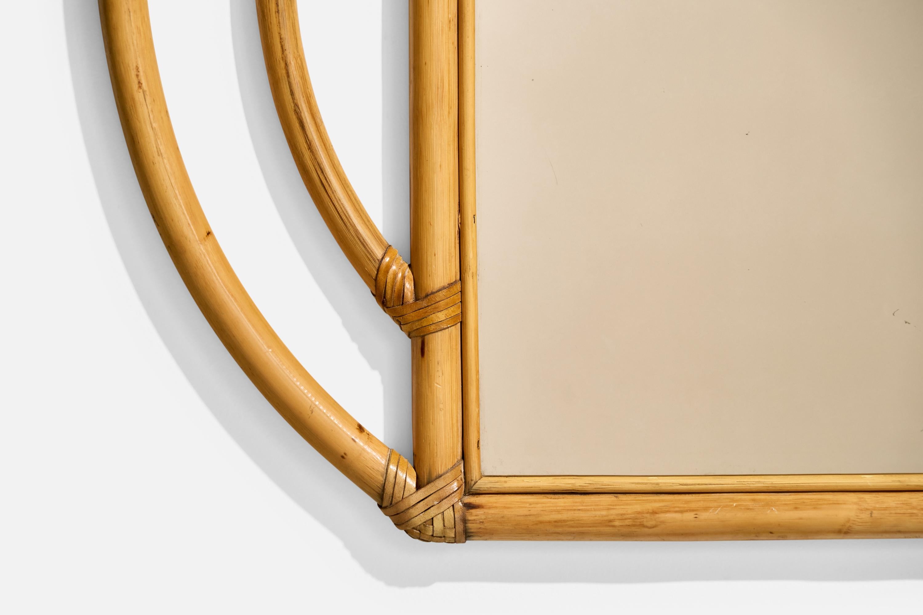 Diseñador italiano, espejo de pared, bambú, ratán, Italia, años 70 Bambú en venta