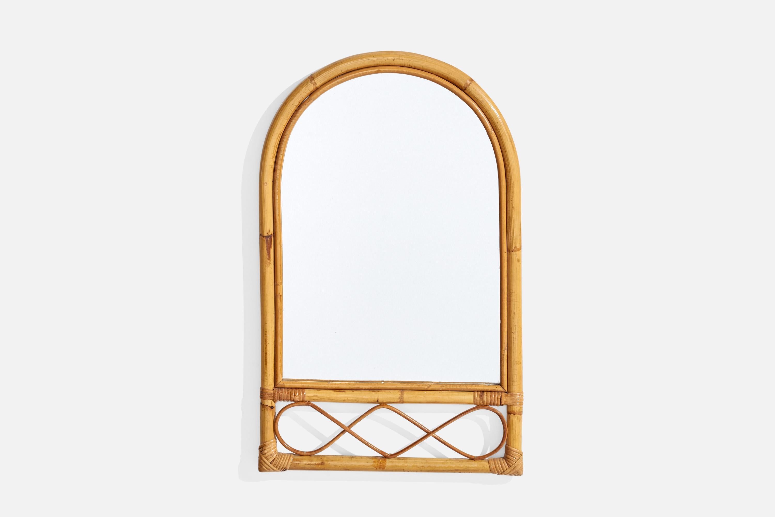 Miroir mural en rotin et bambou conçu et réalisé par un designer italien, Italie, C.C.

Dimensions globales (pouces) : 23.625