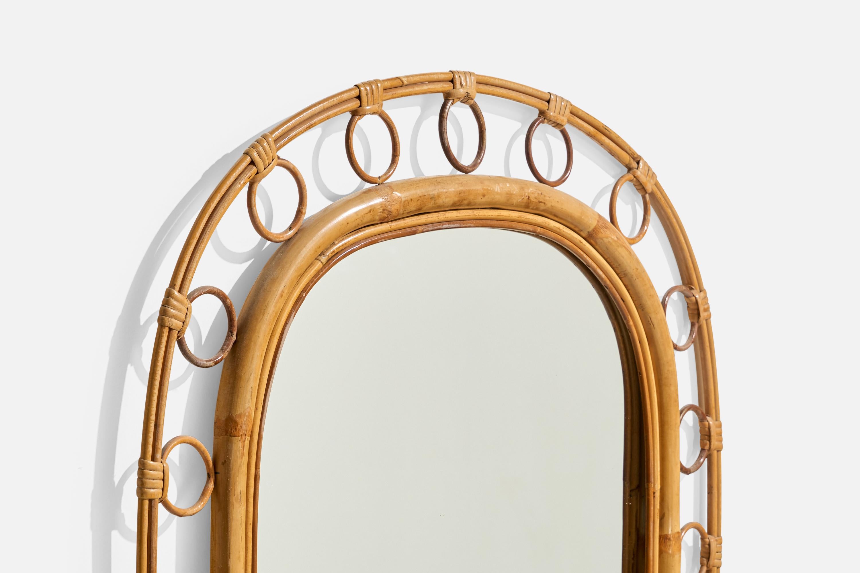 Miroir mural de designer italien, bambou, rotin, miroir, Italie, années 1960 Bon état - En vente à High Point, NC