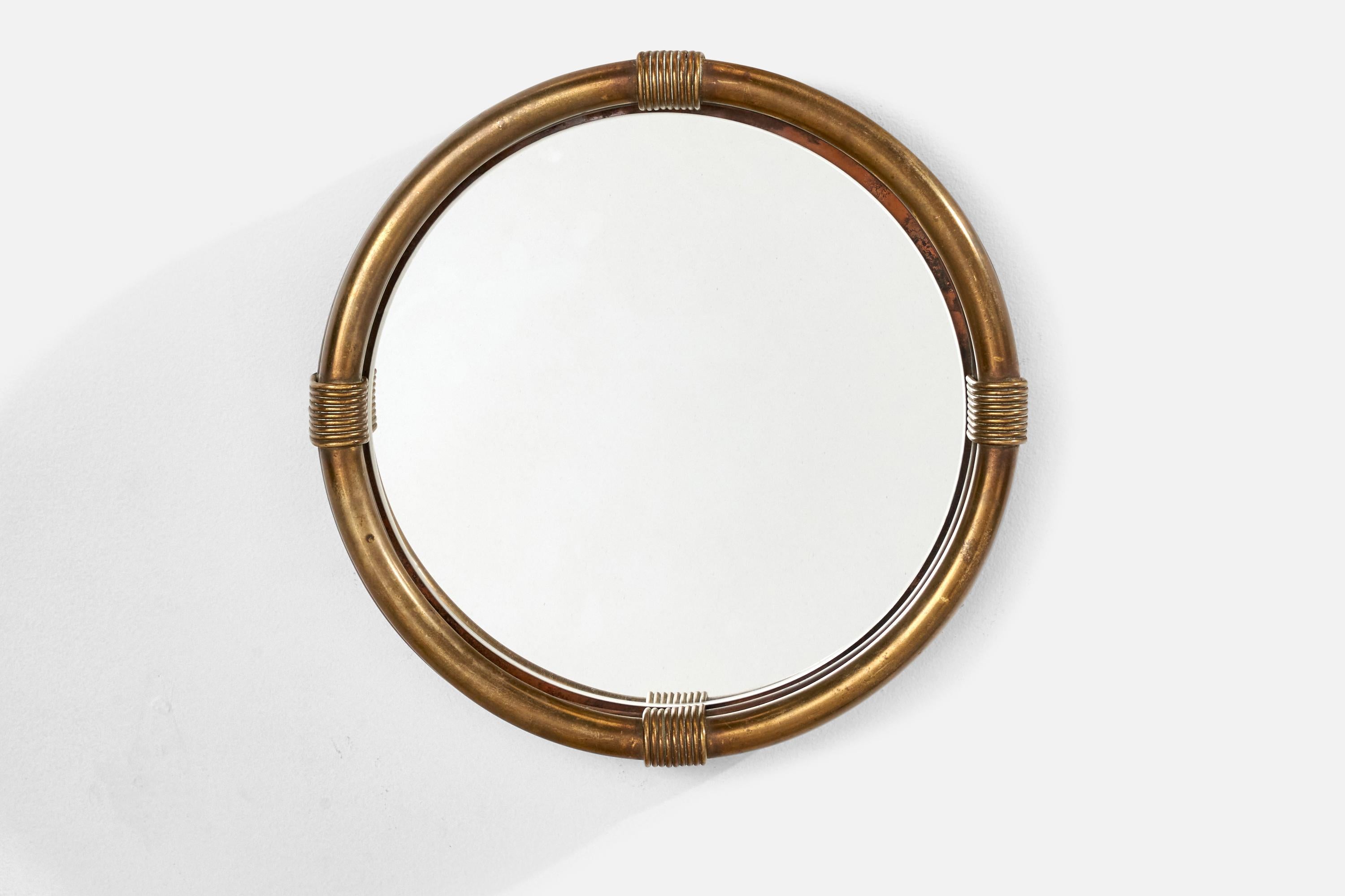 Specchio da parete in ottone progettato e prodotto in Italia, anni '1930 circa.