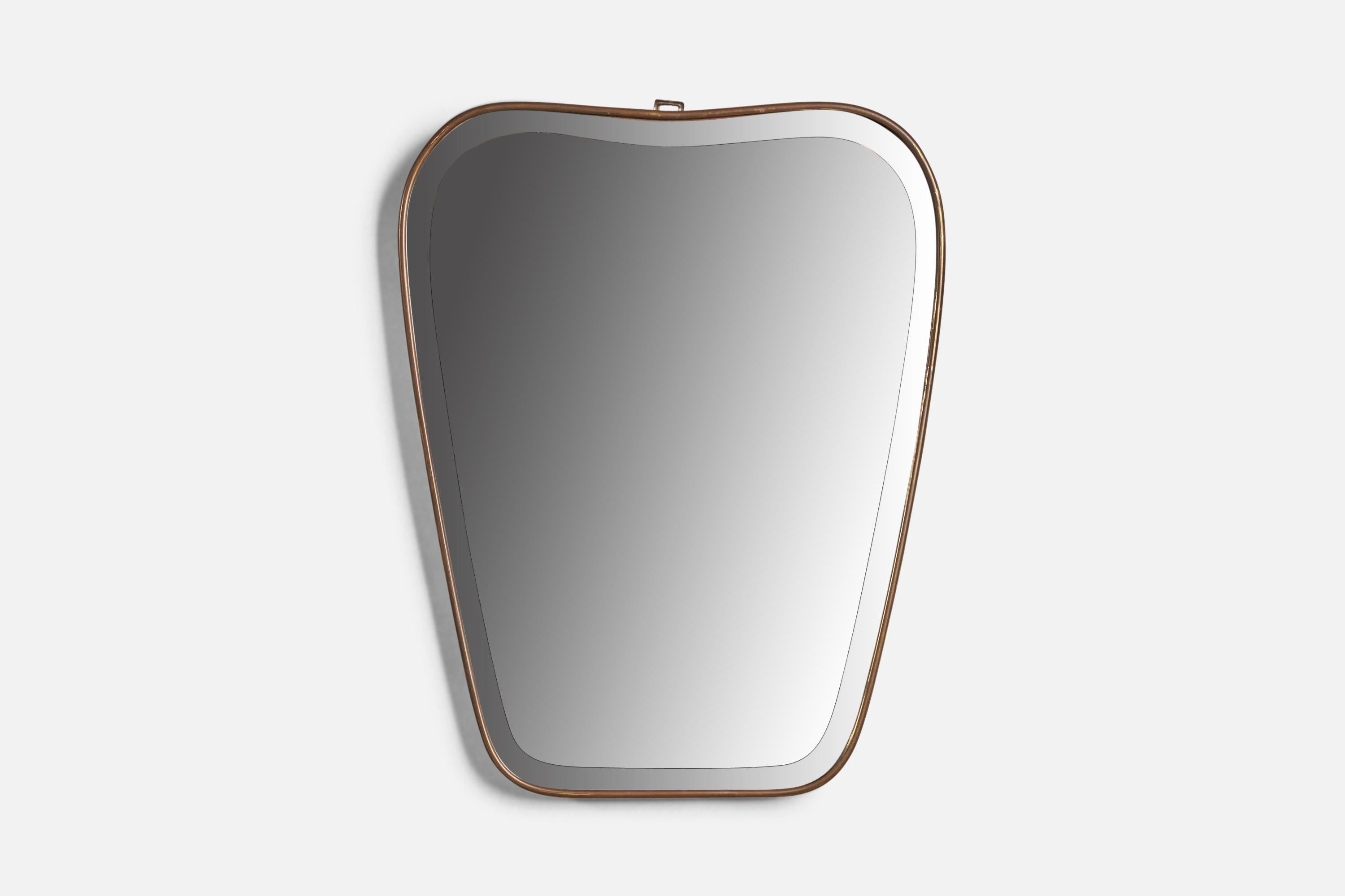 An organic beveled mirror glass and brass wall mirror designed and produced in Italy, 1940s.