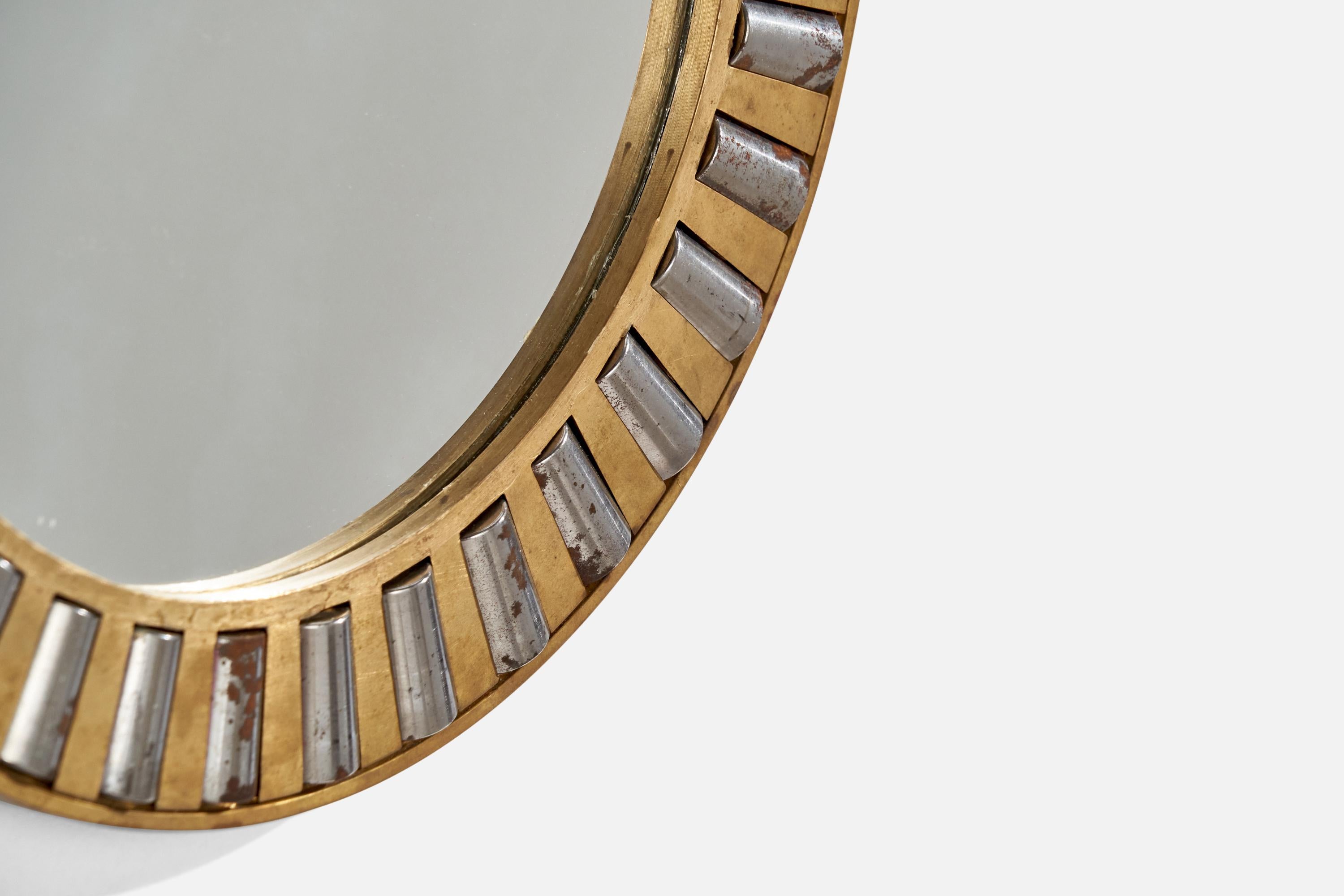Designer italien, miroir mural, laiton, métal, verre miroir, Italie, vers les années 1940 en vente 1