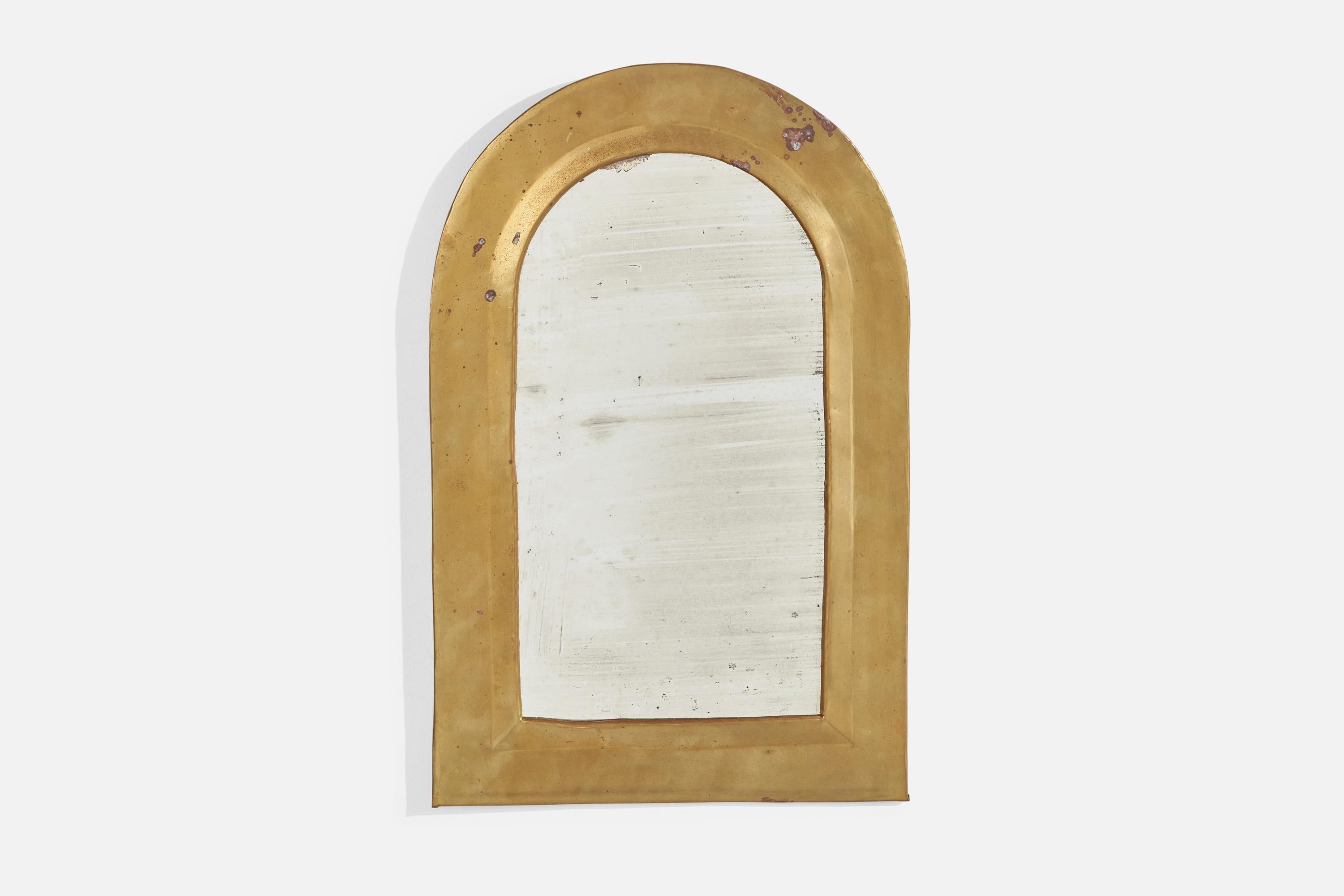 Espejo de pared de latón diseñado y fabricado en Italia, c. 1940.
  