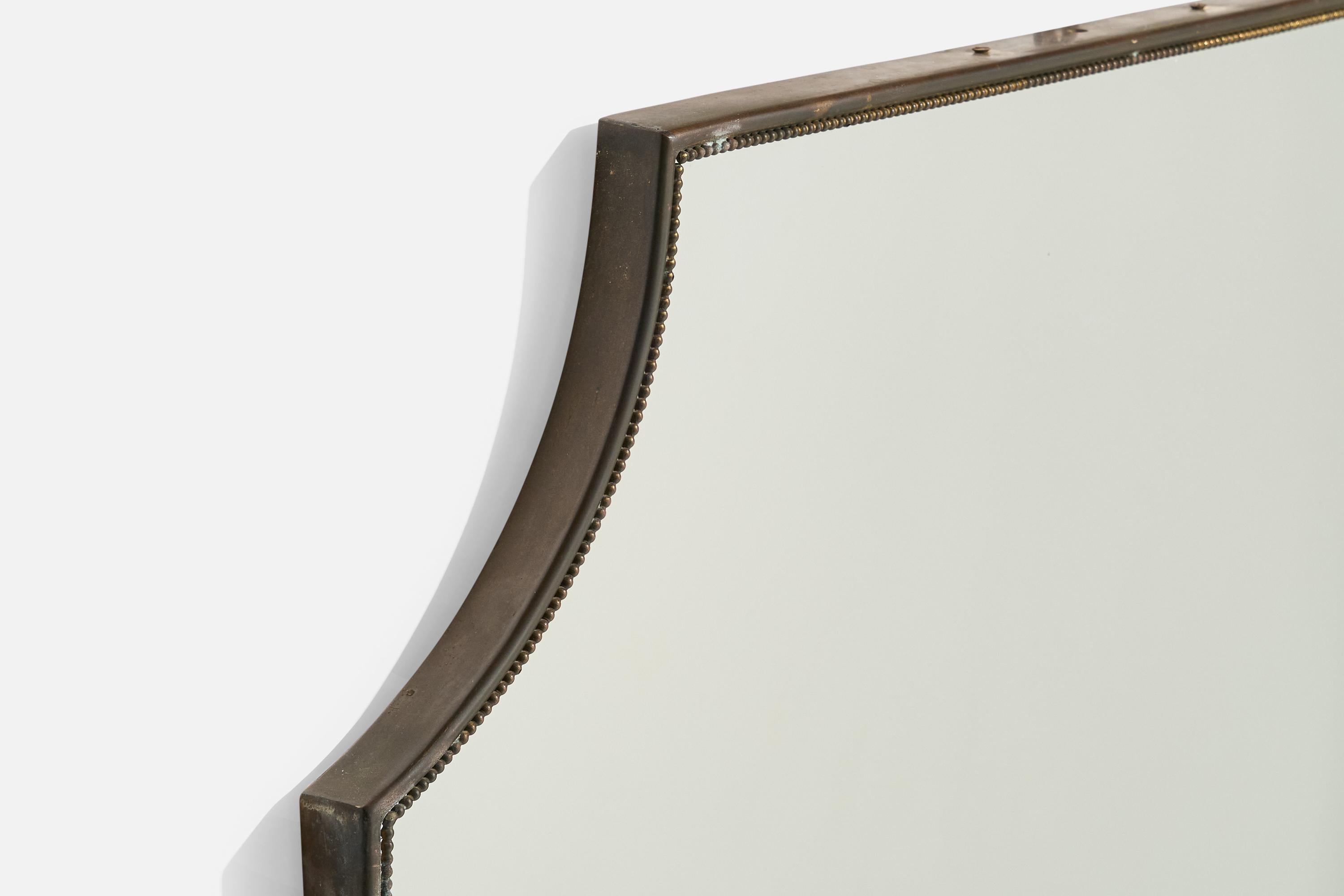 Milieu du XXe siècle Designer italien, miroir mural, laiton, verre miroir, Italie, vers les années 1950 en vente