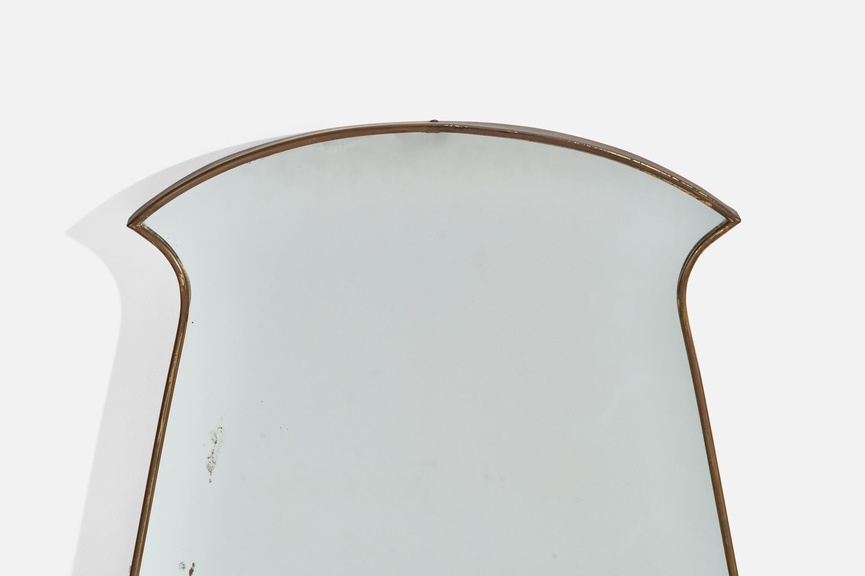 Specchio da parete di design italiano, ottone, vetro a specchio, Italia, 1950 ca. In condizioni buone in vendita a High Point, NC