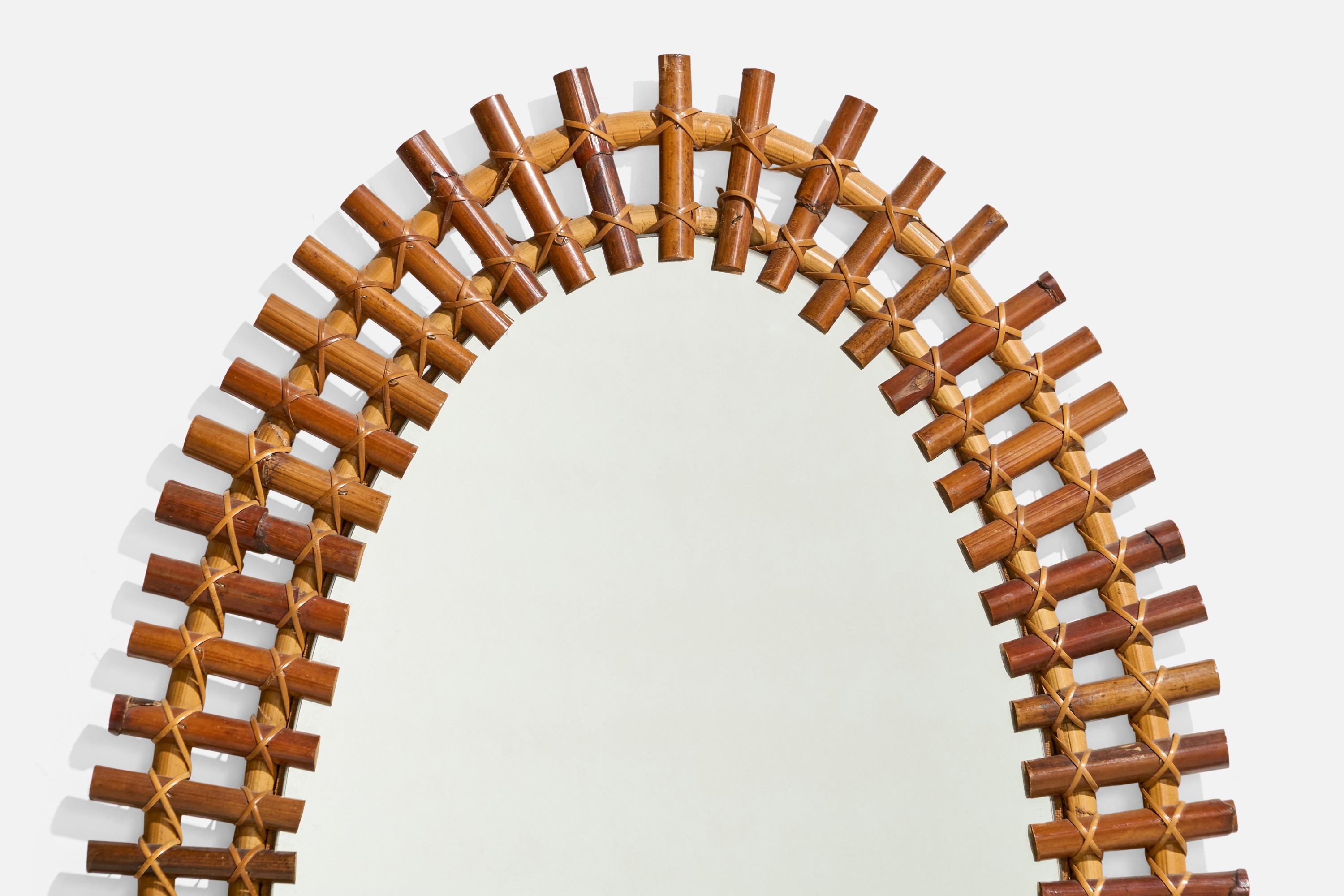 Metà XX secolo Specchio da parete di design italiano, rattan, bambù, Italia, anni '50 in vendita