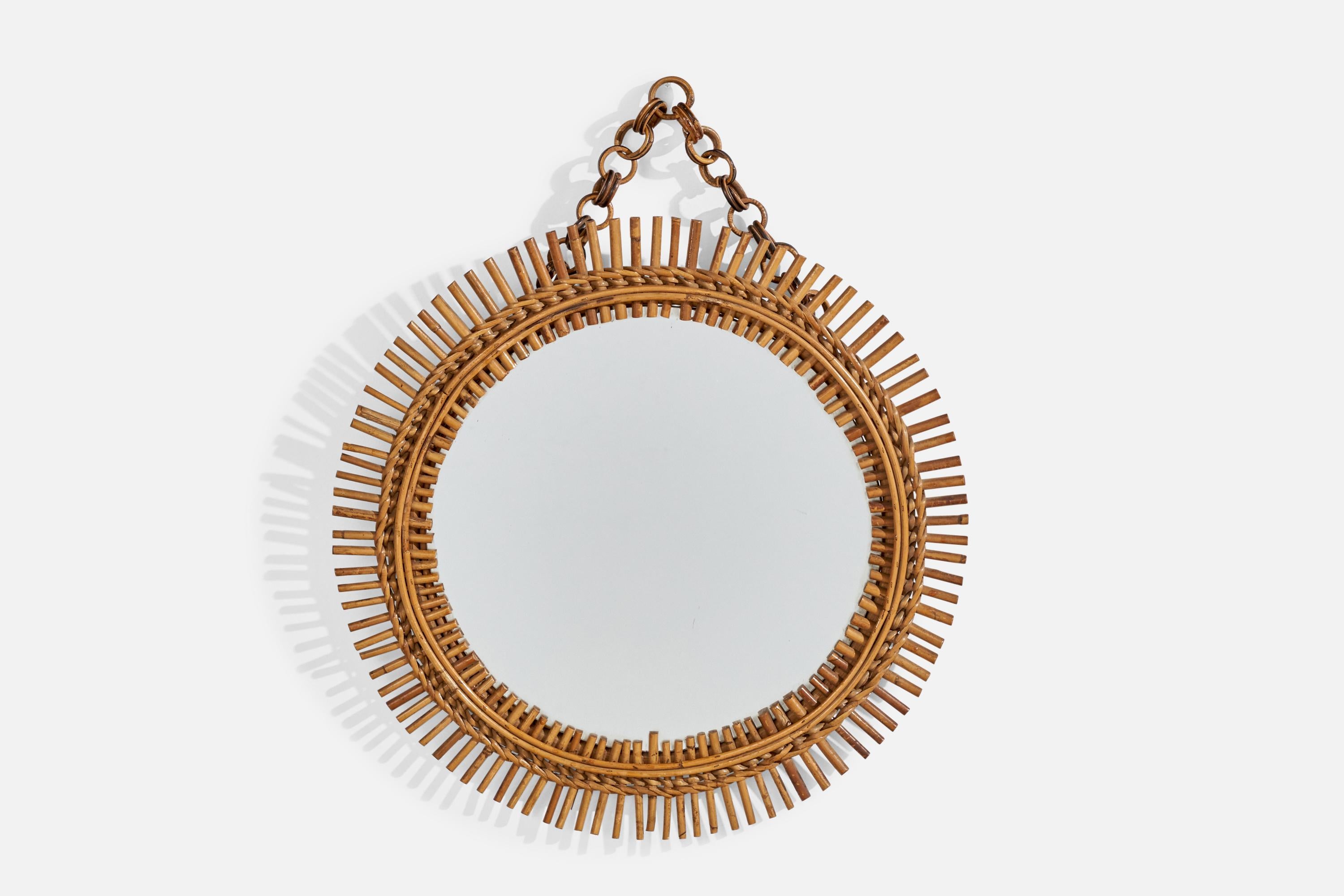 Miroir mural en rotin et bambou conçu et produit par un designer italien, Italie, années 1960.