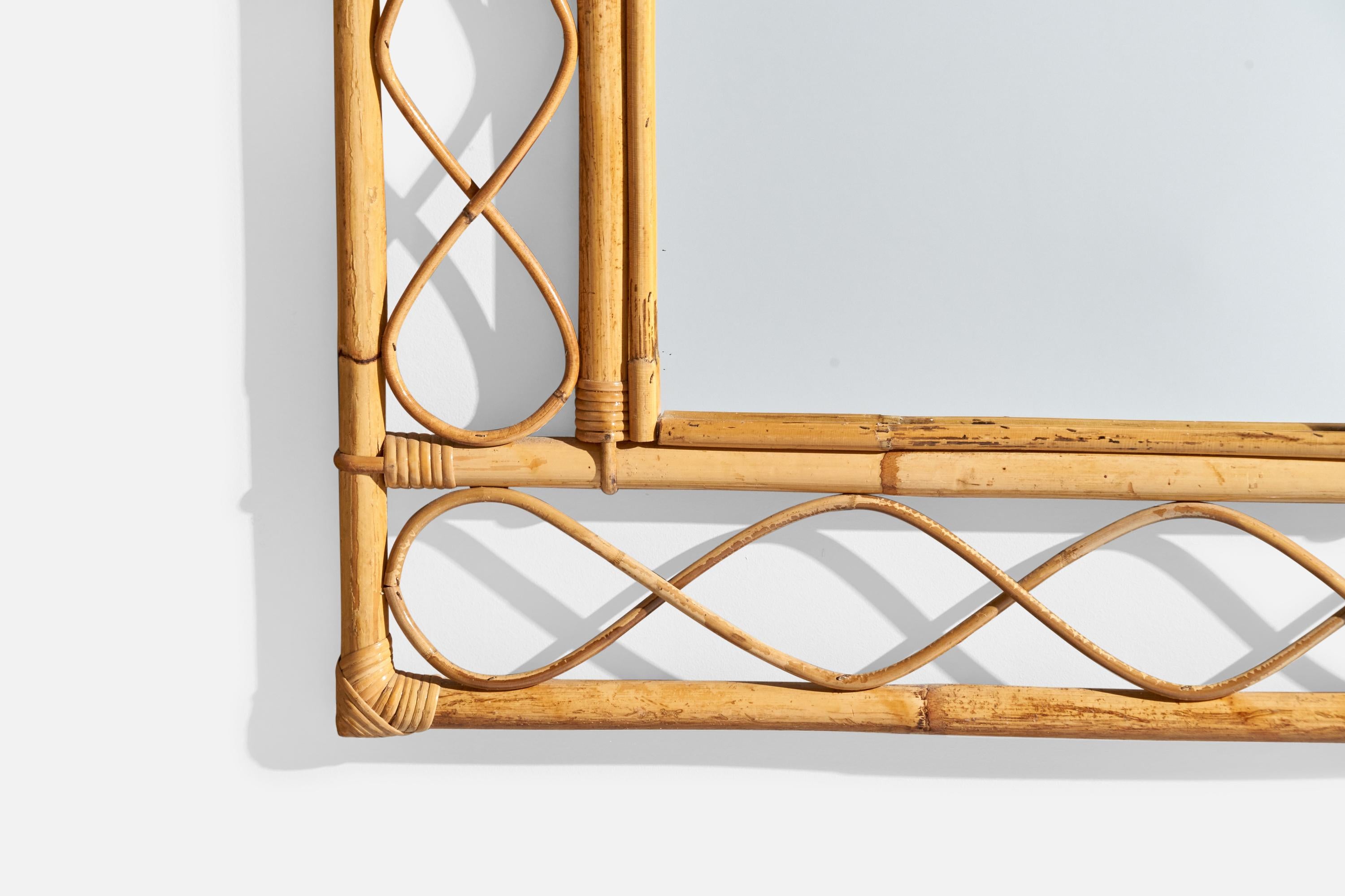 Metà XX secolo Specchio da parete di design italiano, rattan, bambù, Italia, anni '60 in vendita