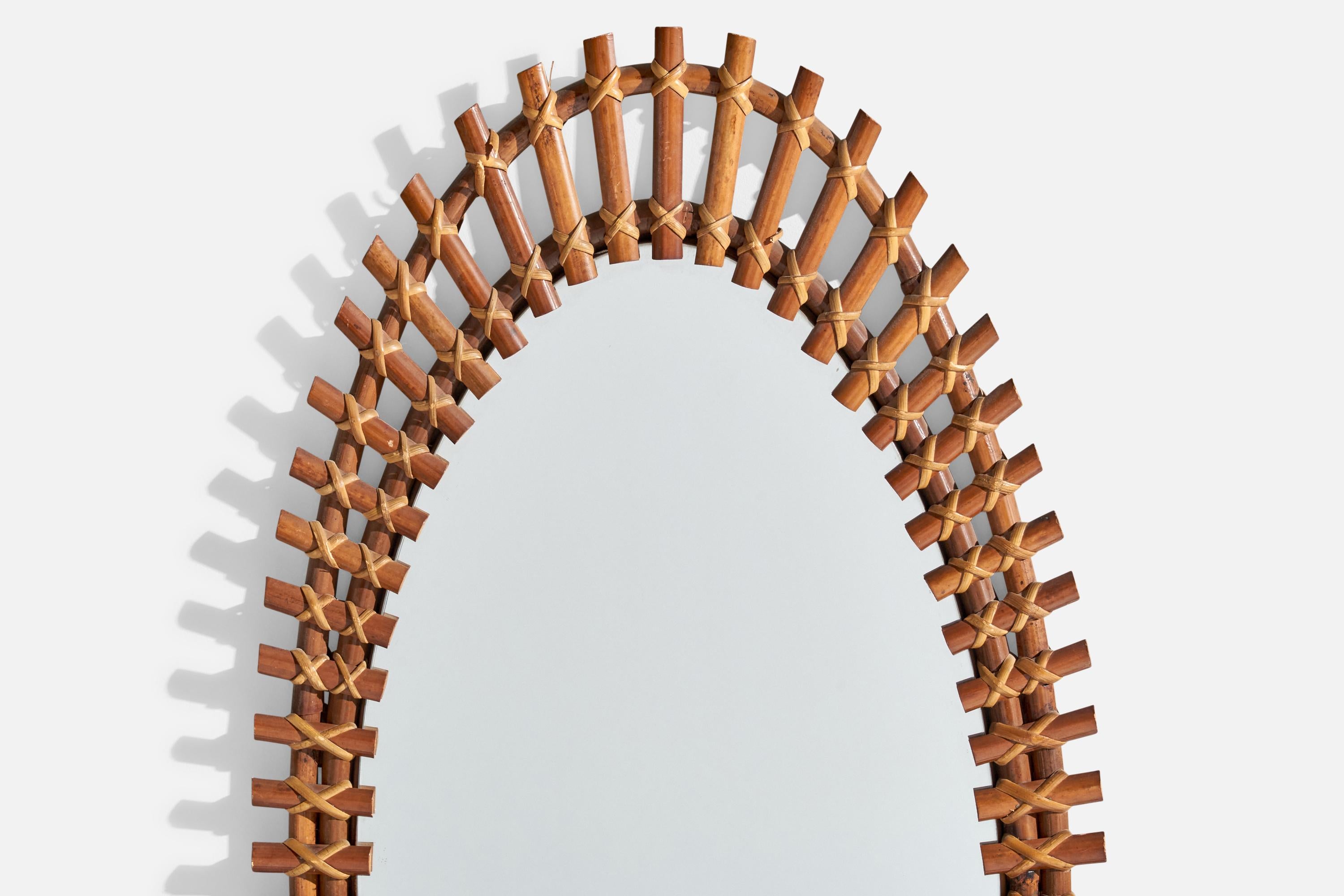 Metà XX secolo Specchio da parete di design italiano, rattan, bambù, Italia, anni '60 in vendita