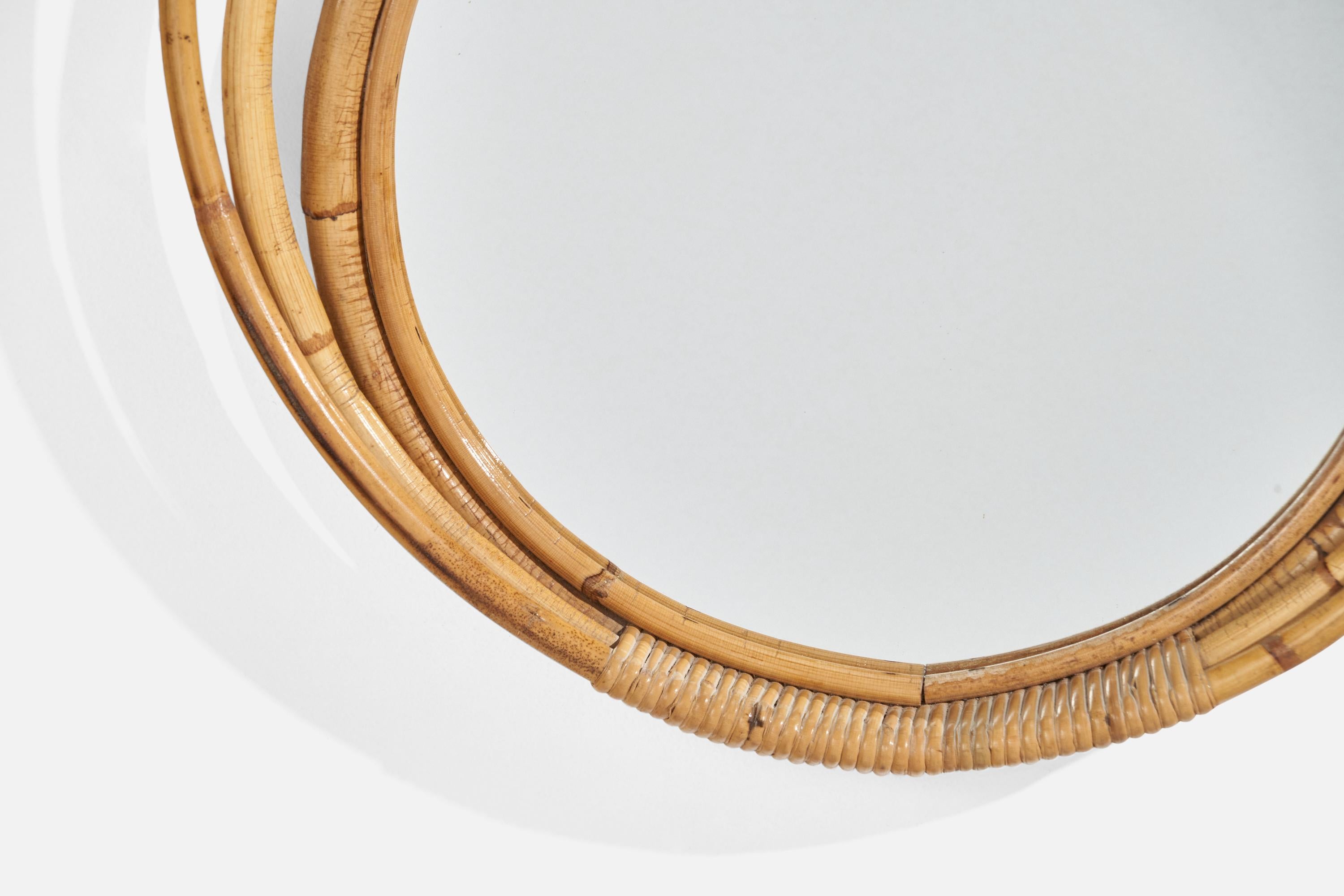 Metà XX secolo Specchio da parete di design italiano, rattan, bambù, Italia, anni '50 circa in vendita