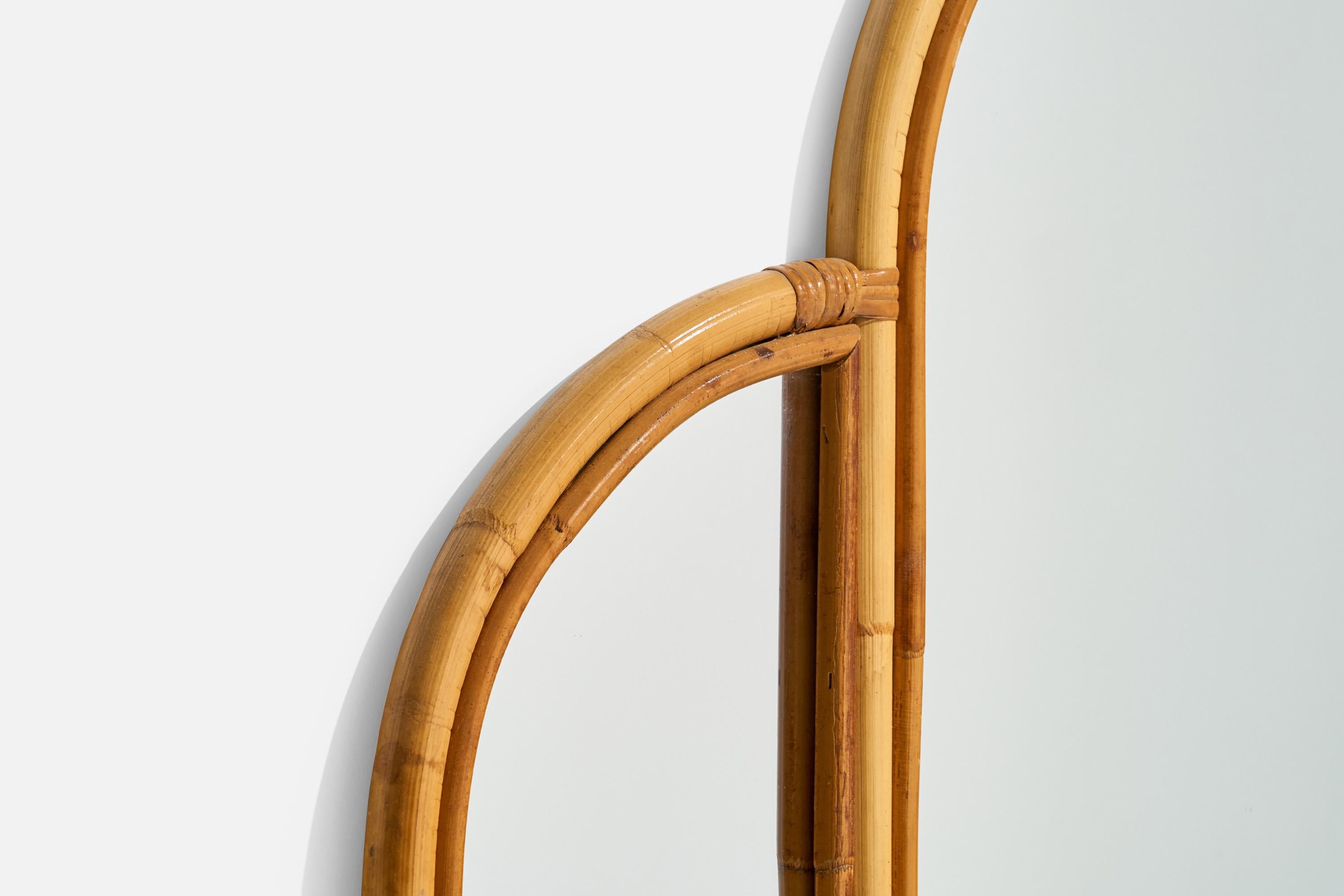 Bambou Designer italien, miroir mural, rotin, bambou, miroir en verre, Italie, années 1950 en vente