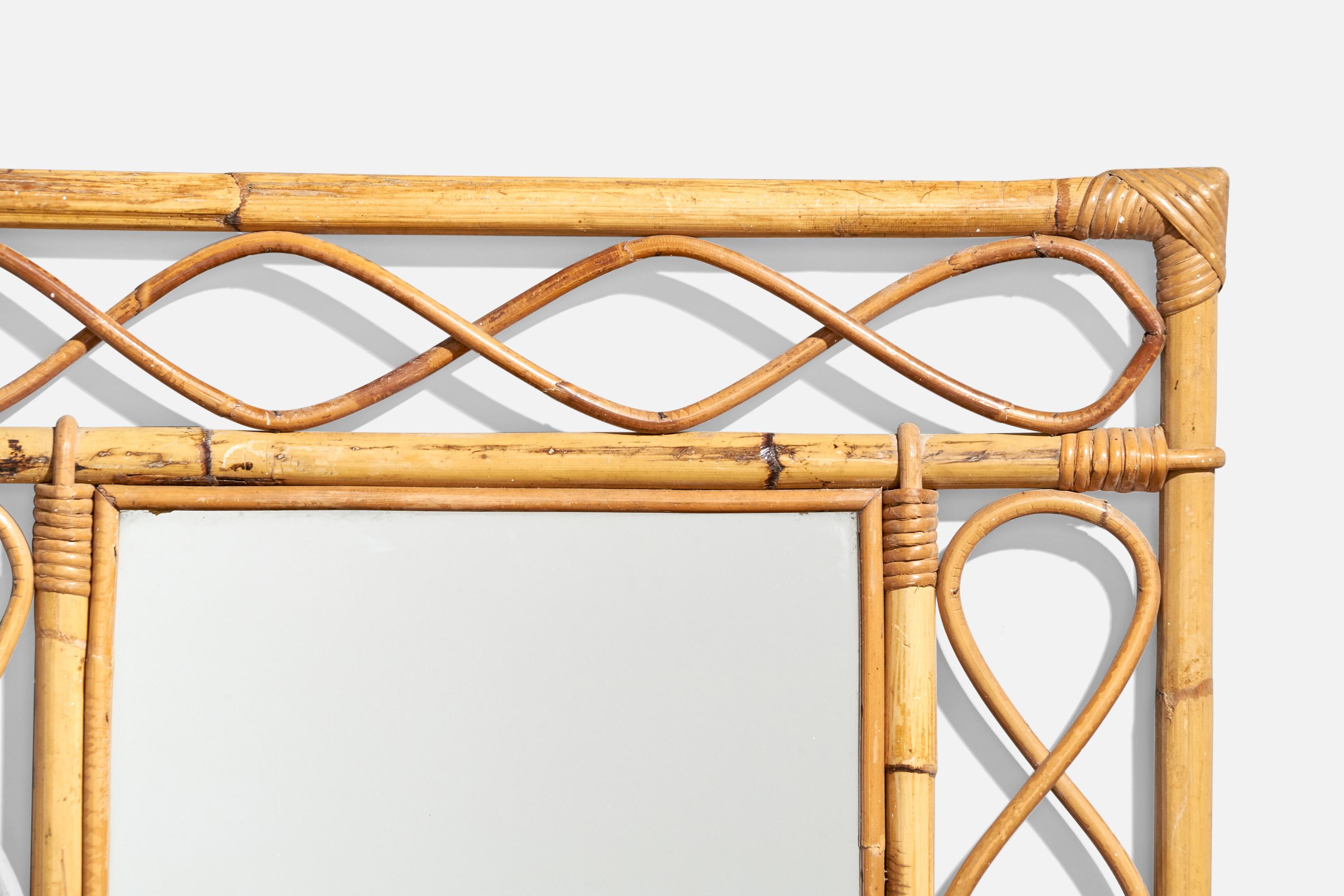 Specchio da parete di design italiano, rattan, bambù, vetro a specchio, Italia, anni '50 In condizioni buone in vendita a High Point, NC