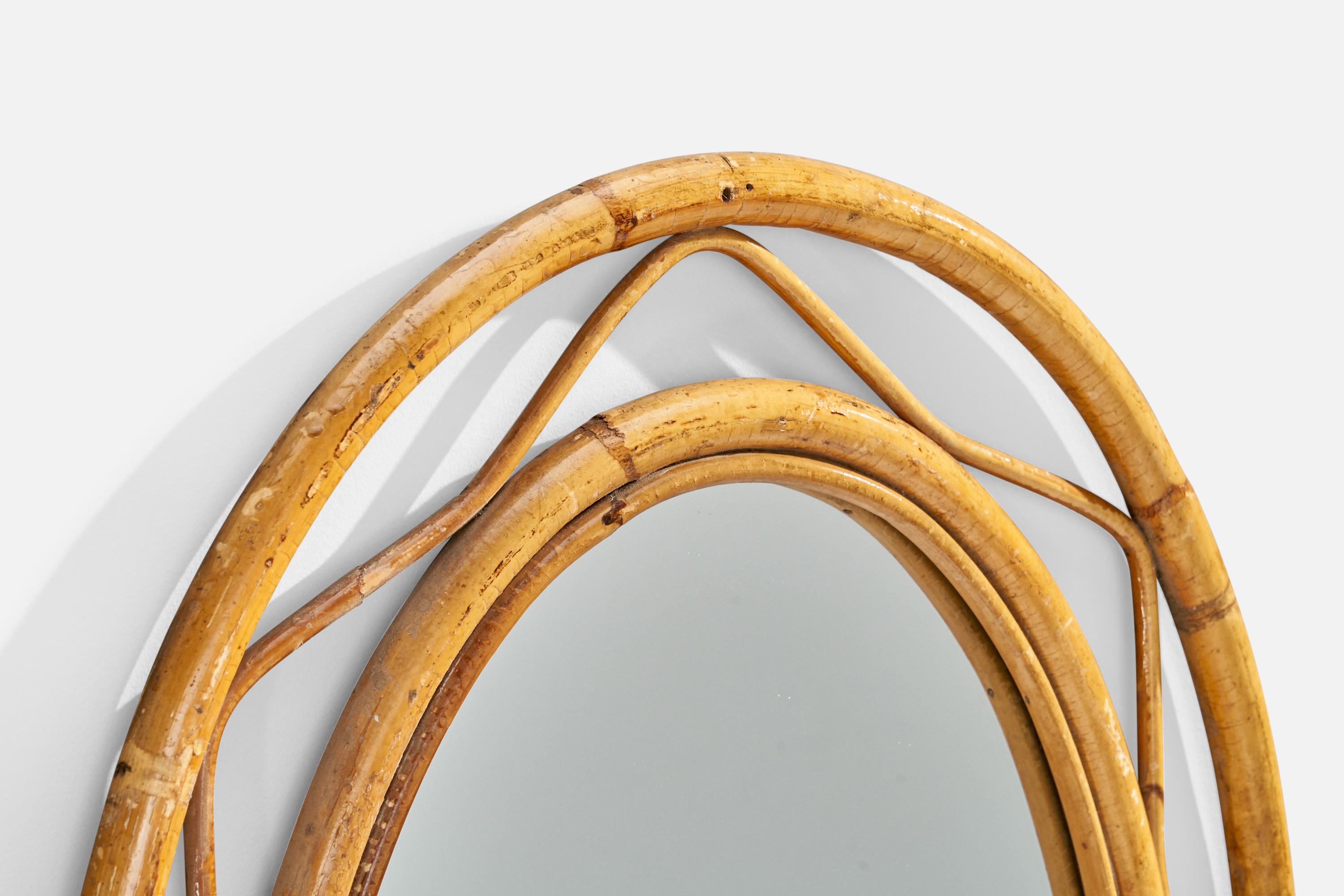 Designer italien, miroir mural, rotin, bambou, miroir en verre, Italie, vers les années 1960 Bon état - En vente à High Point, NC