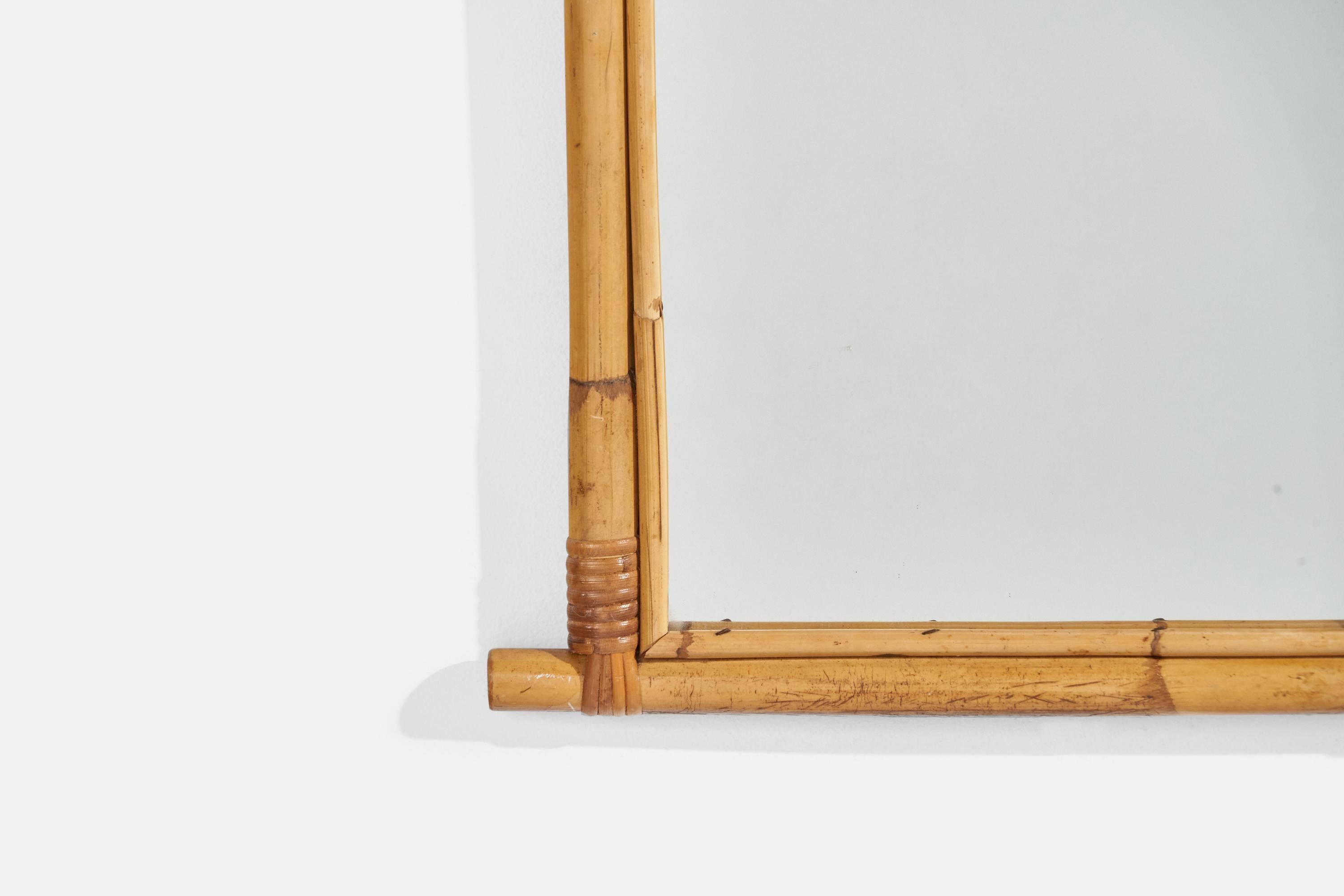 Bambou Designer italien, miroir mural, rotin, bambou, miroir en verre, Italie, vers les années 1960 en vente