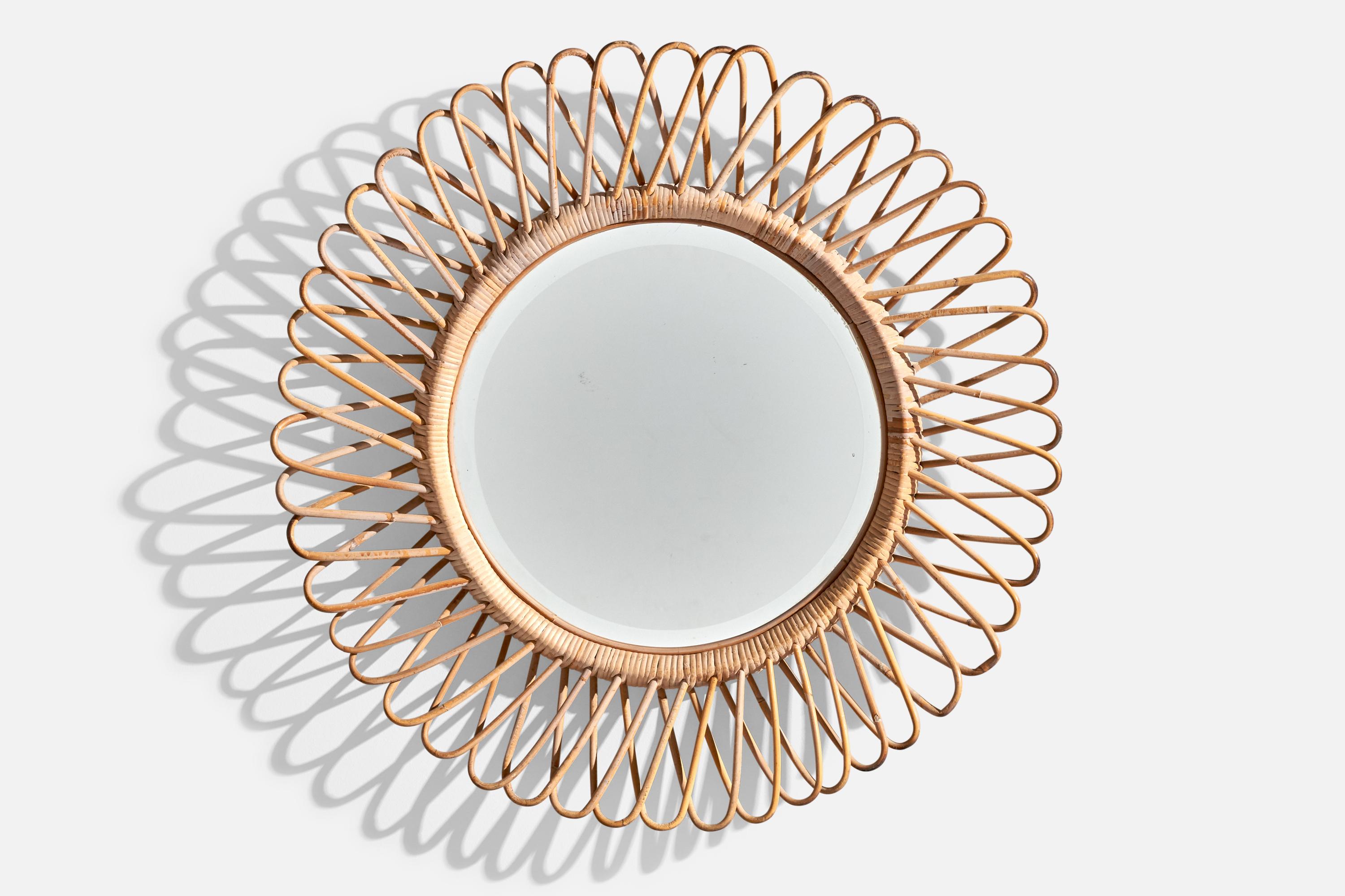 Specchio da parete in rattan progettato e prodotto da un designer italiano, Italia, anni '60.