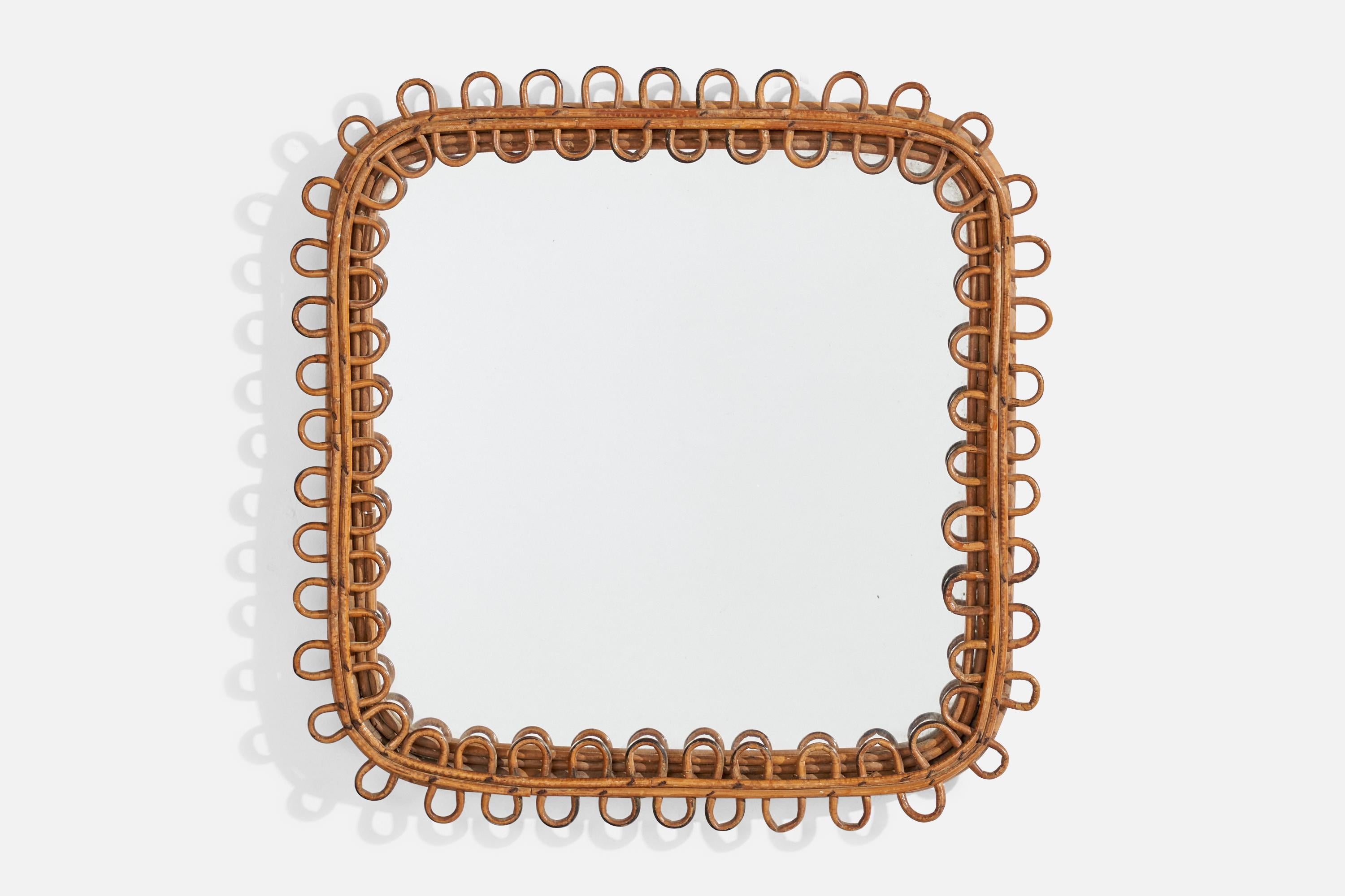 Espejo de pared de ratán diseñado y fabricado en Italia, c. 1960.