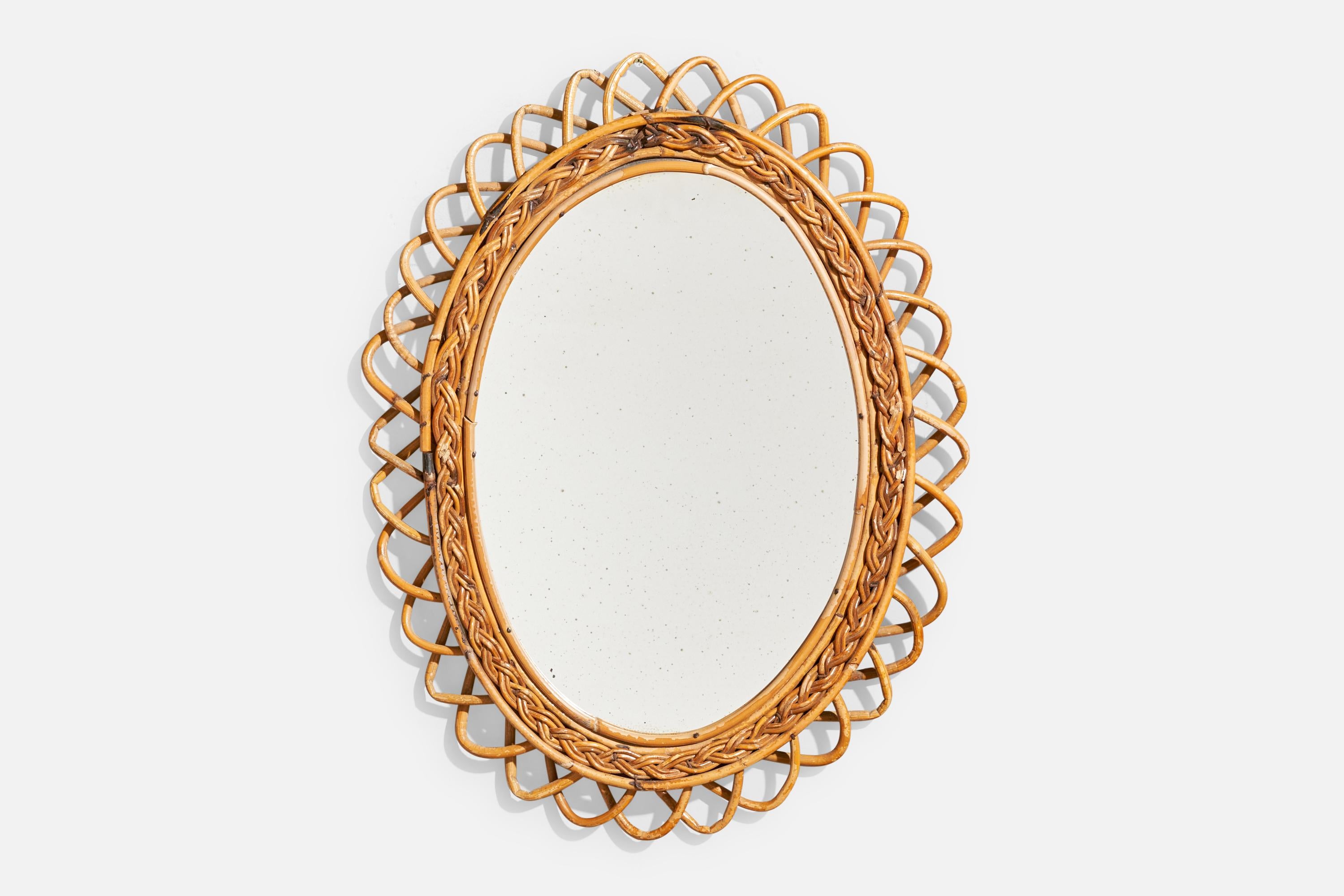 Specchio da parete in rattan progettato e prodotto in Italia, anni '60 circa.

Dimensioni: 20,5