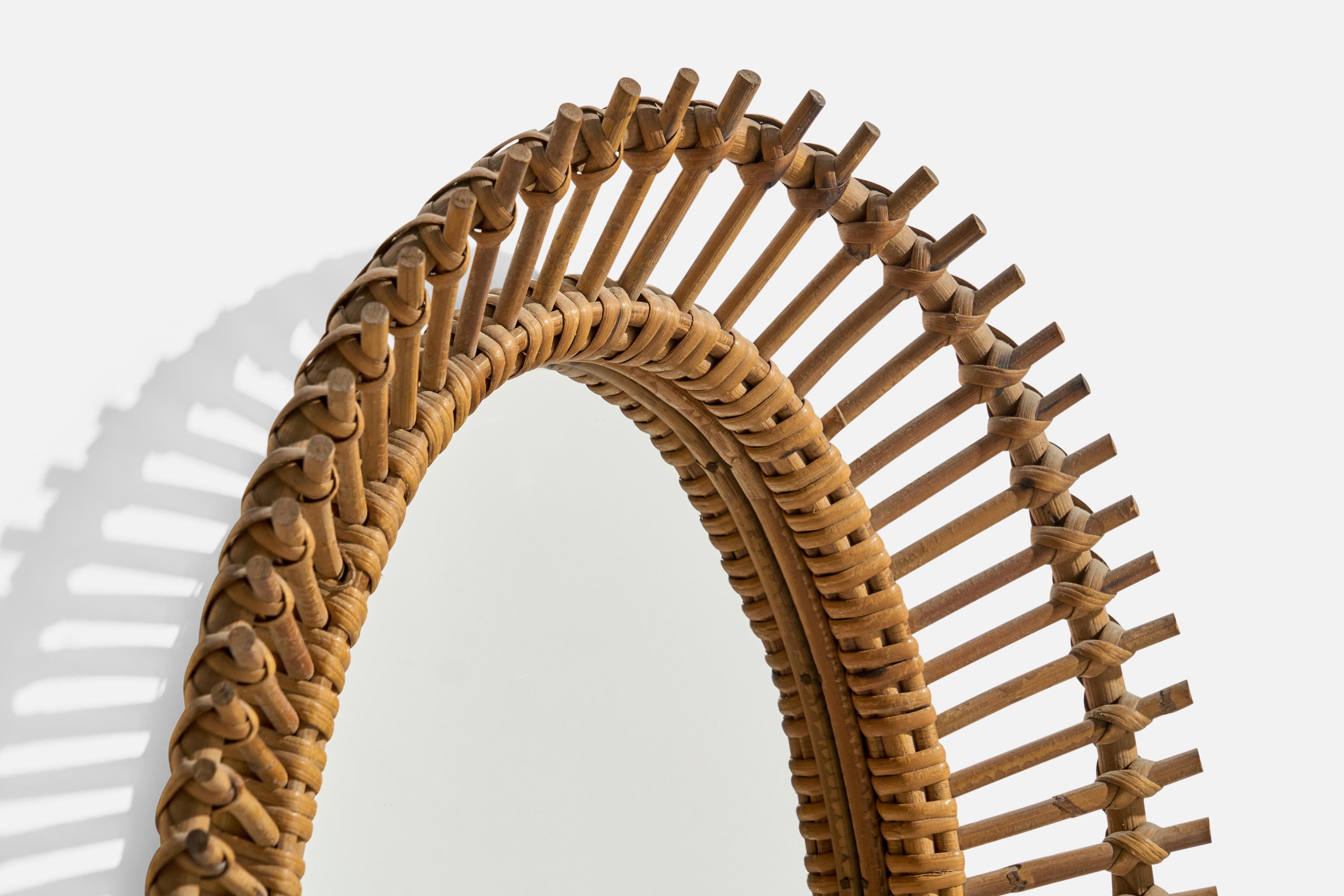 Diseñador italiano, Espejo de pared, ratán, Italia, años 60 en Bueno estado para la venta en High Point, NC