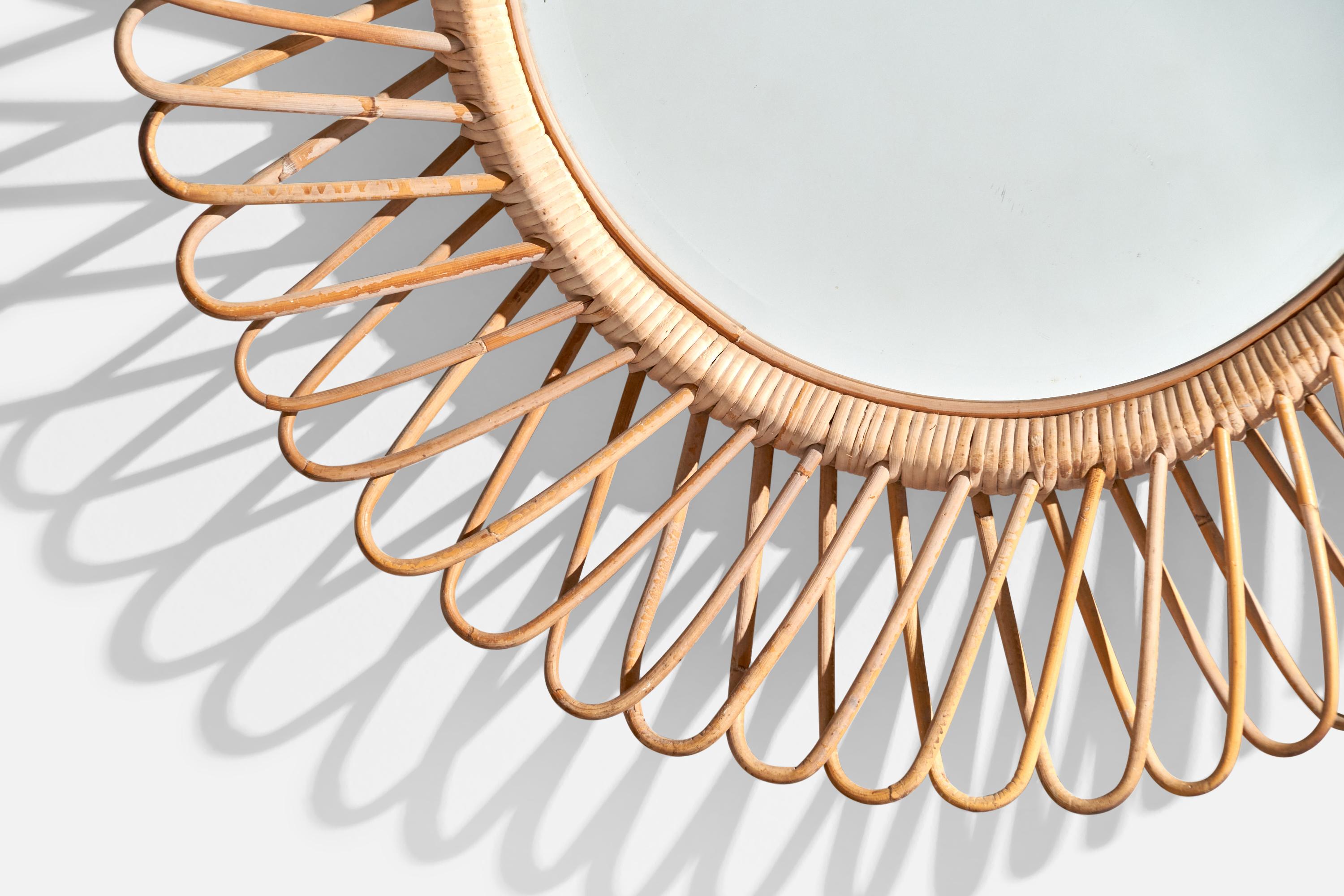 Metà XX secolo Specchio da parete di design italiano, Rattan, Italia, anni '60 in vendita