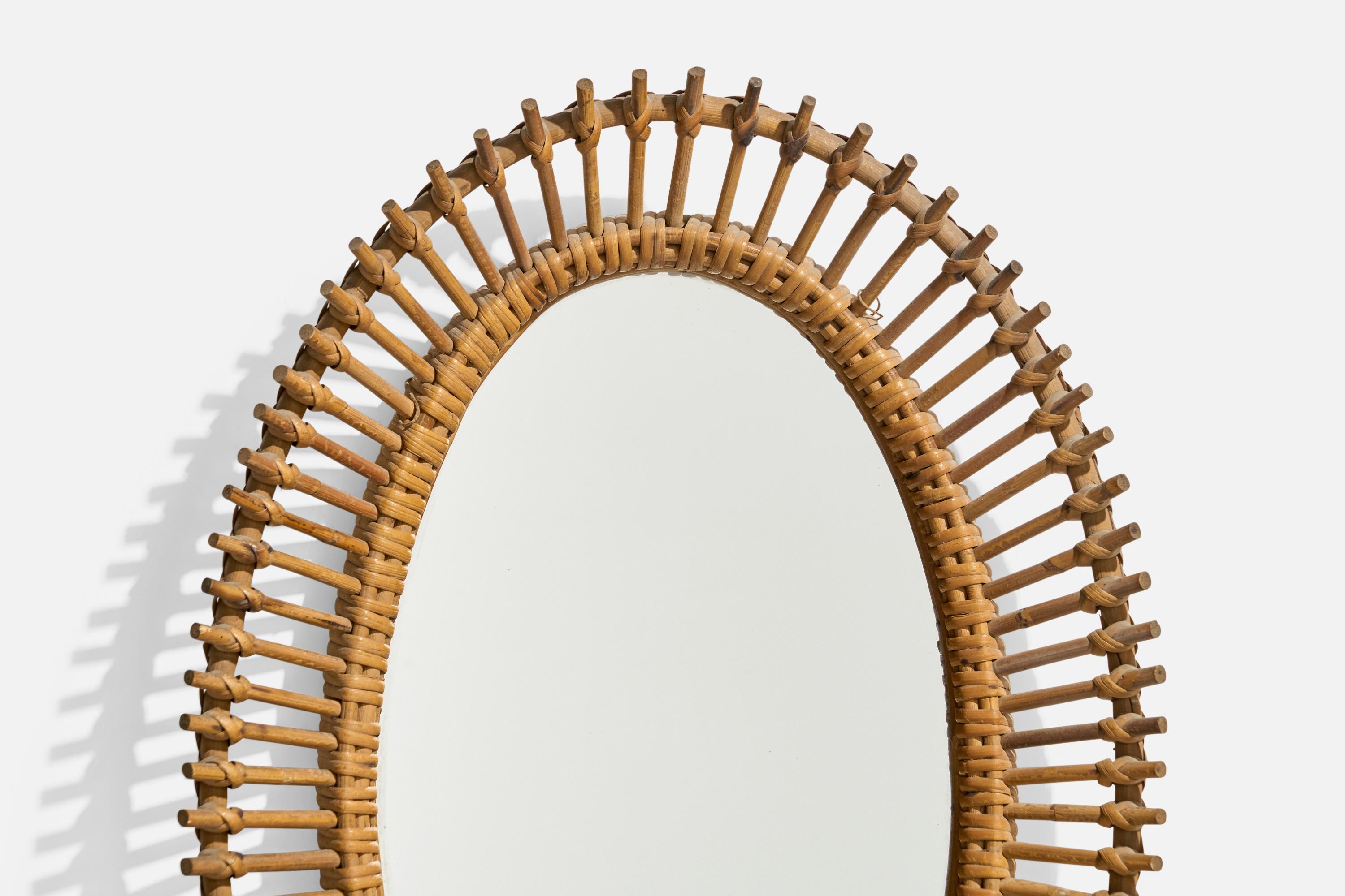 Diseñador italiano, Espejo de pared, ratán, Italia, años 60 mediados del siglo XX en venta