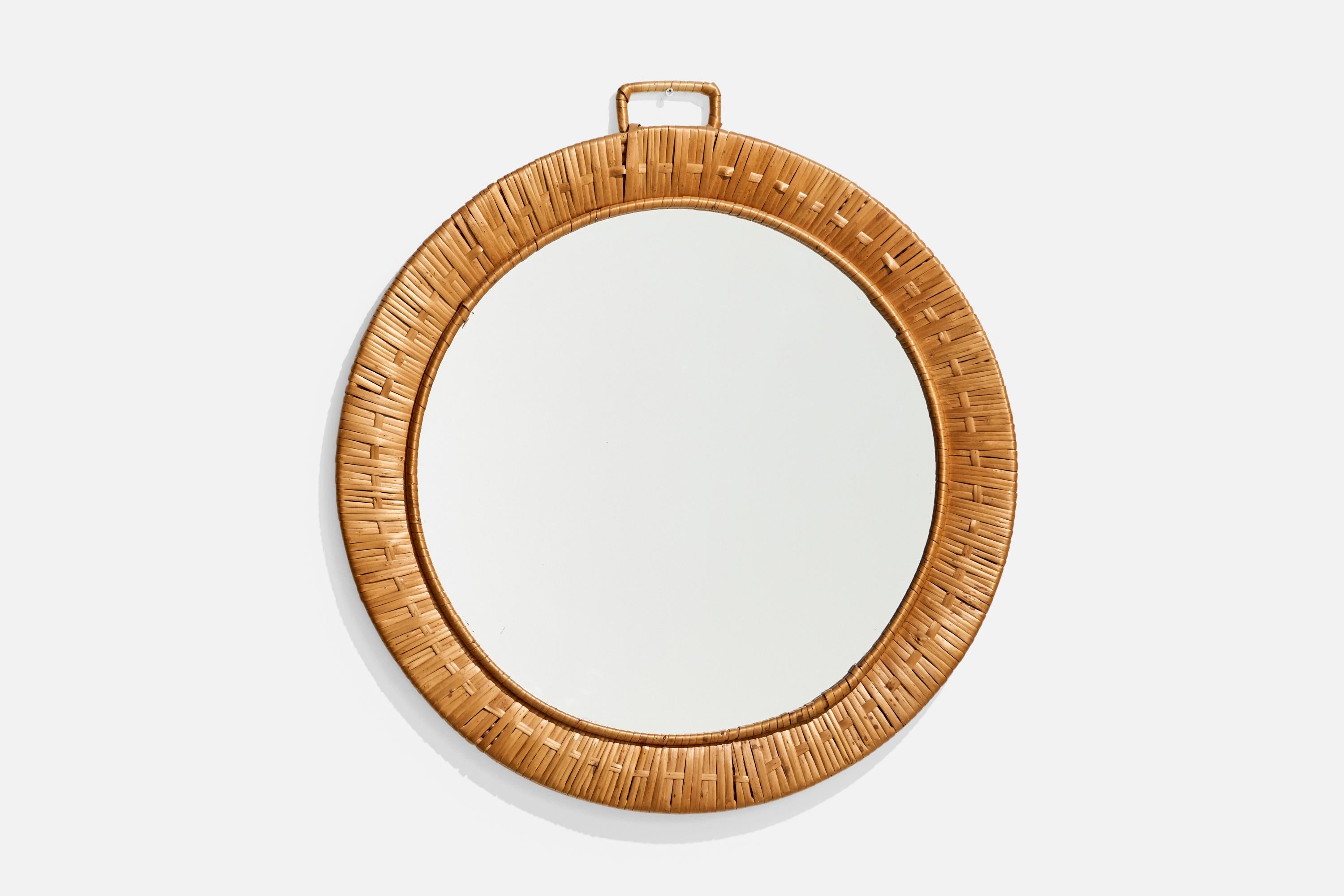 Miroir mural en rotin conçu et produit en Italie, c.C. années 1970.

Dimensions : 21