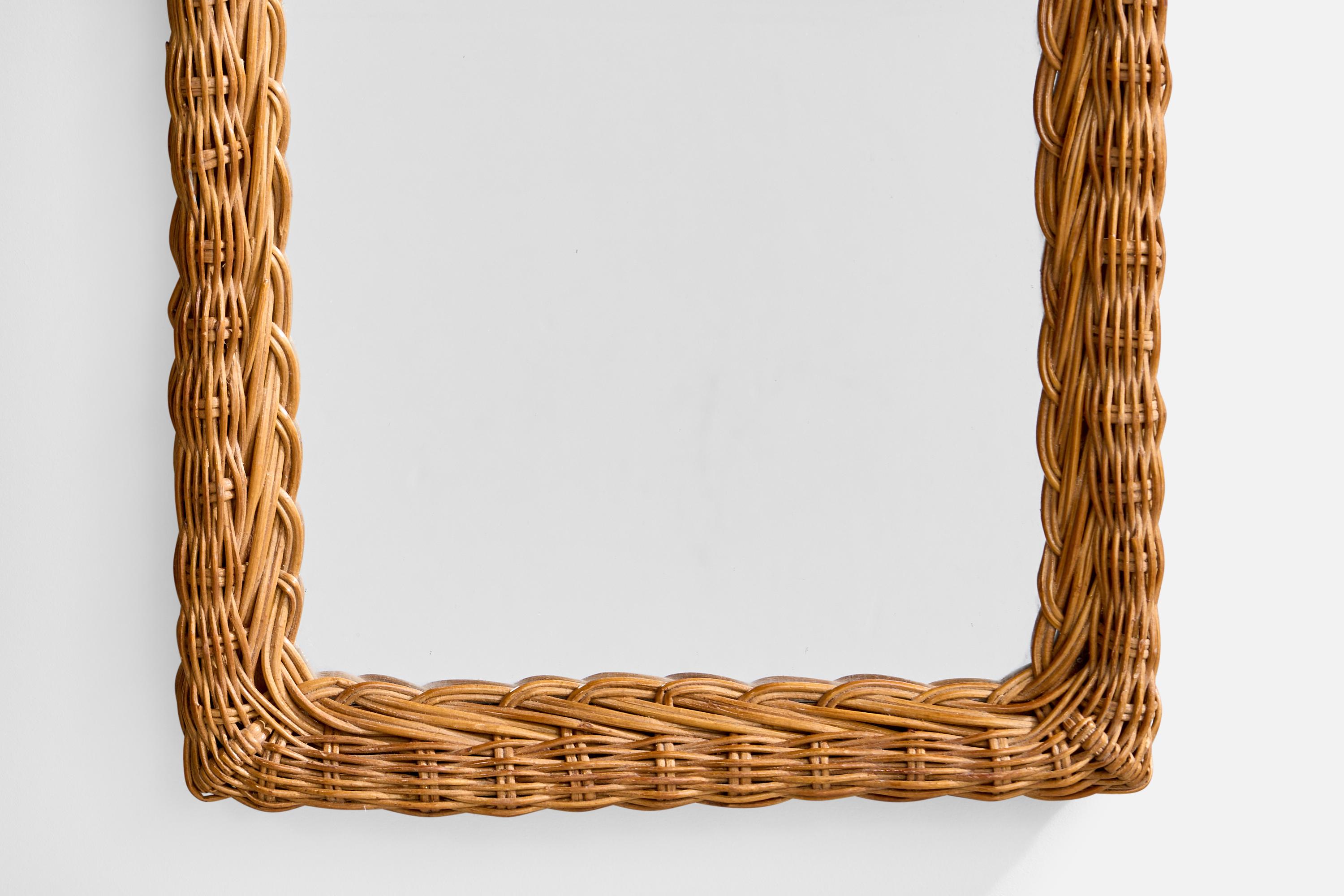 Italian Designer, Wall Mirror, Rattan, Italy, 1970s finales del siglo XX en venta