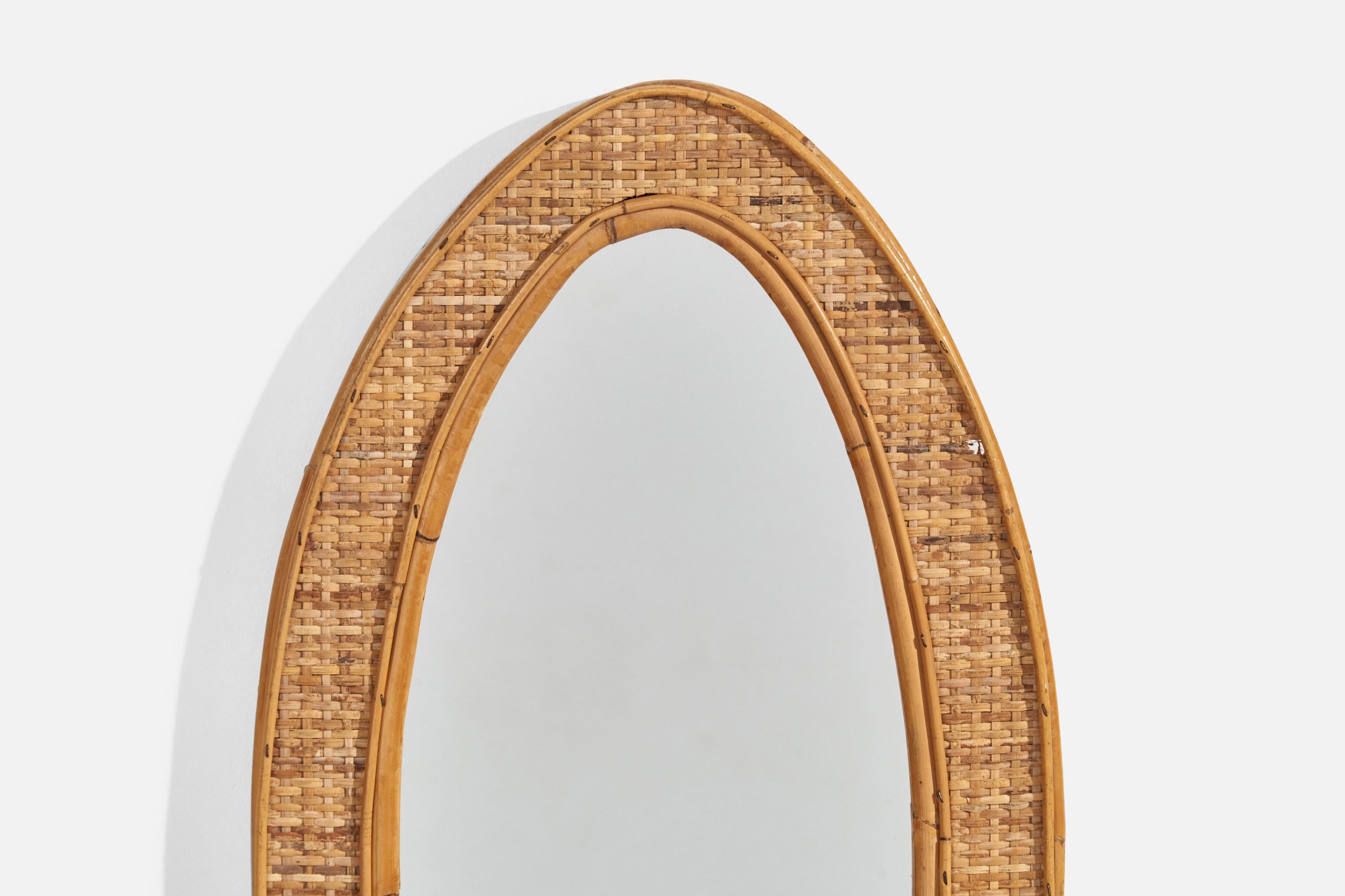 Fin du 20e siècle Designer italien, miroir mural, rotin, verre de miroir, Italie, années 1970 en vente