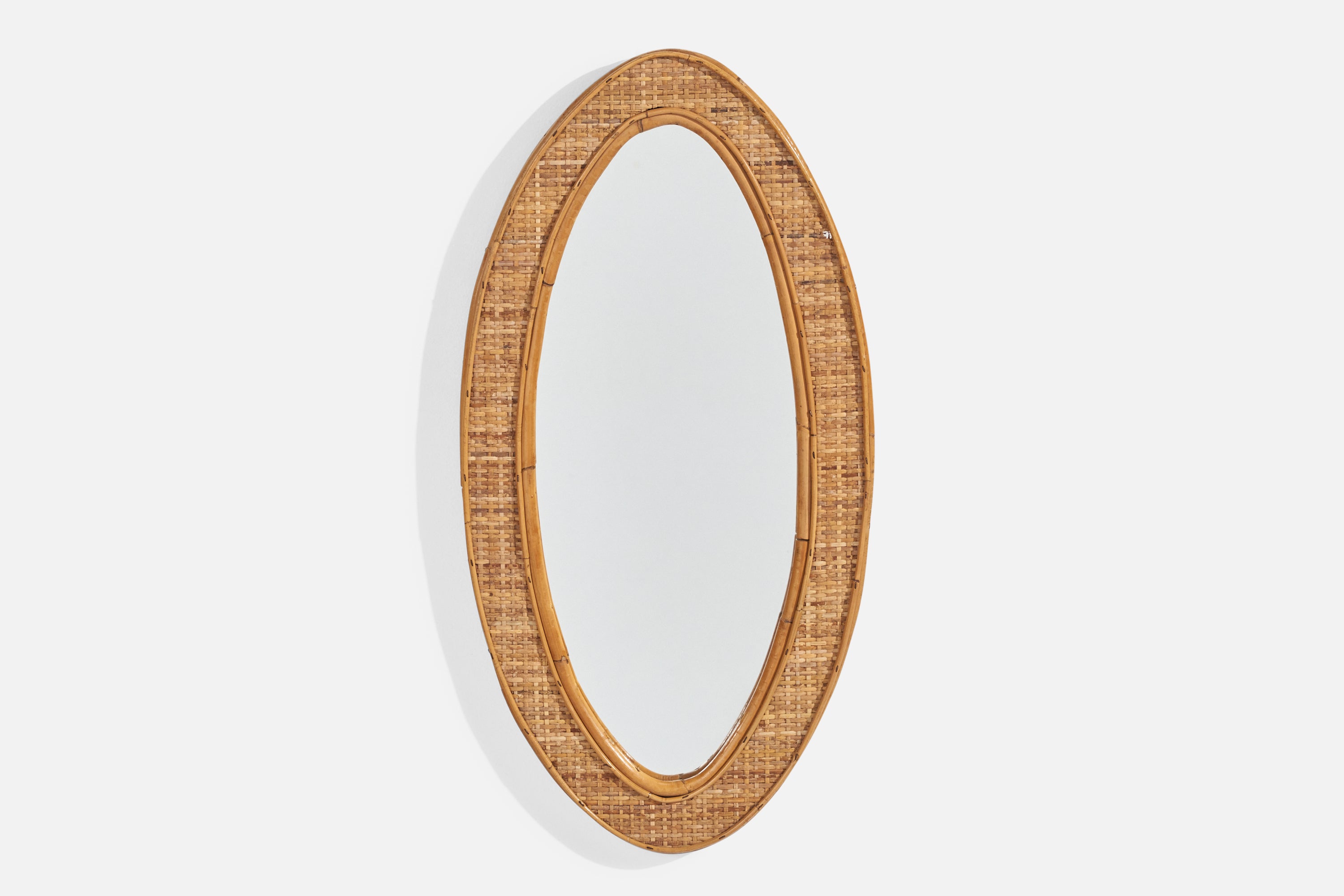 Diseñador italiano, espejo de pared, ratán, espejo de cristal, Italia, años 1970