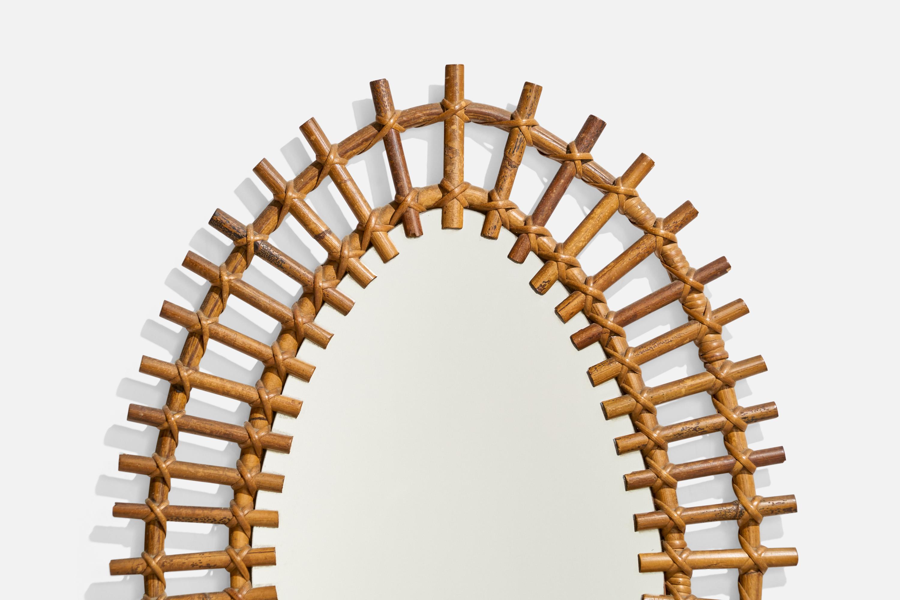 Milieu du XXe siècle Designer italien, miroir mural, rotin, verre miroir, Italie, vers les années 1950 en vente