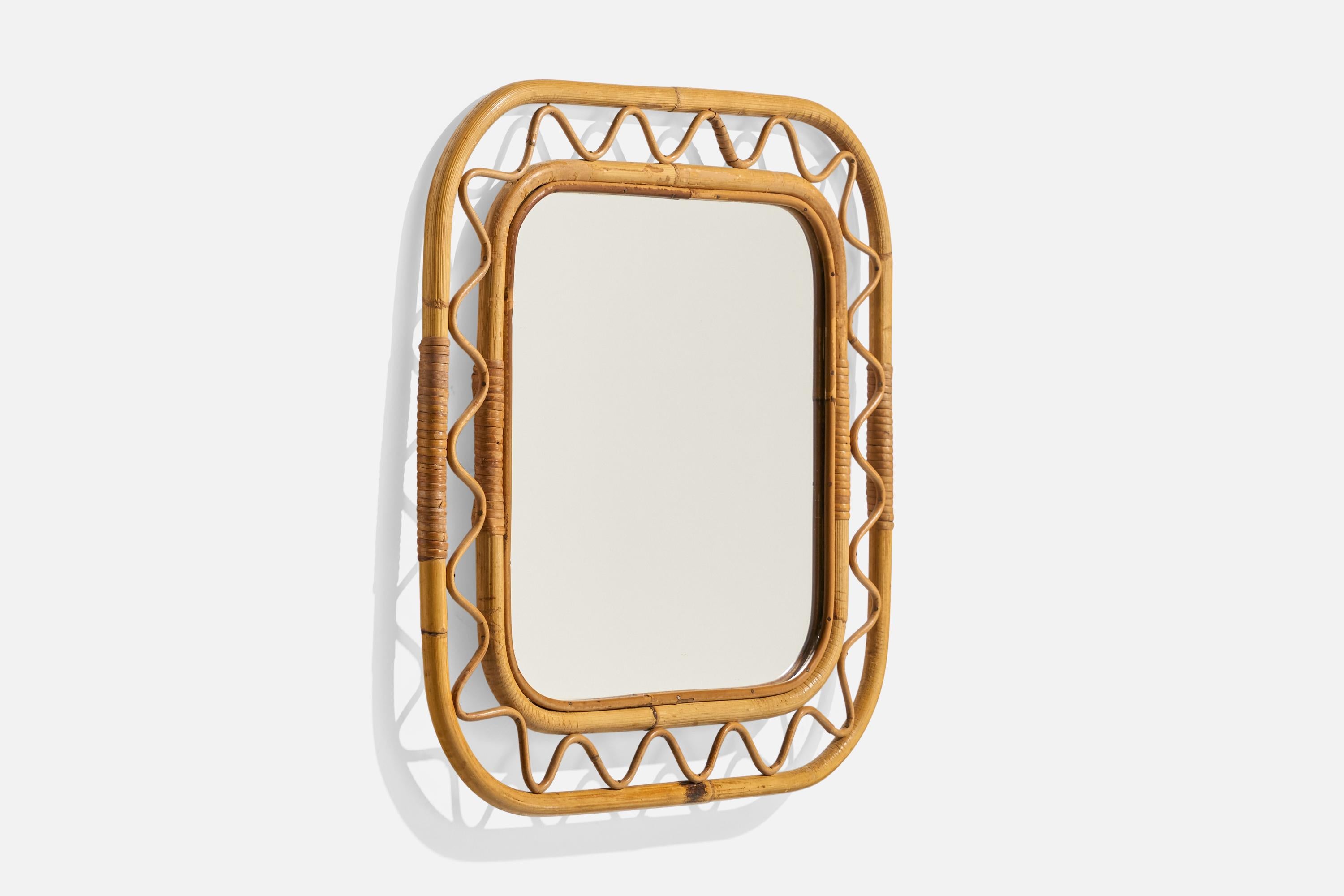Diseñador italiano, Espejo de pared, ratán, espejo de cristal, Italia, c. 1950 Moderno de mediados de siglo en venta