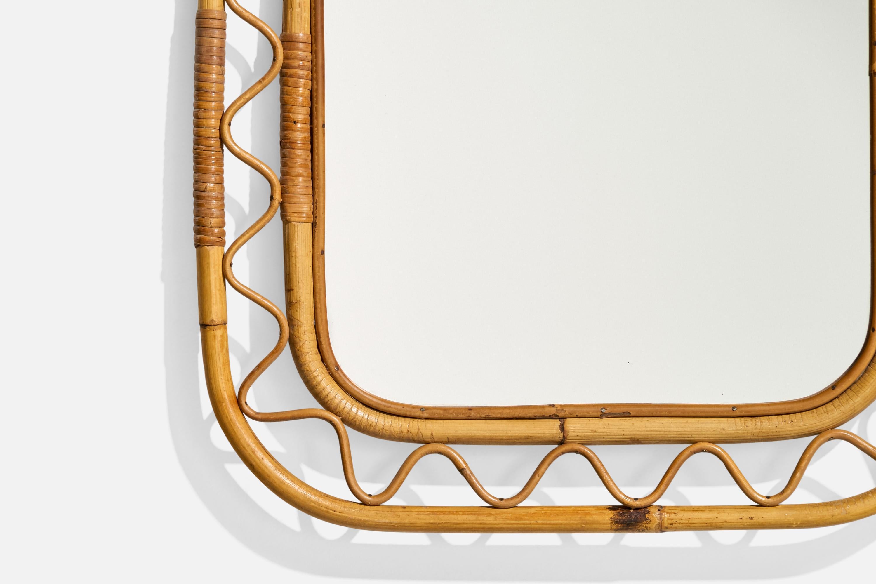Diseñador italiano, Espejo de pared, ratán, espejo de cristal, Italia, c. 1950 mediados del siglo XX en venta