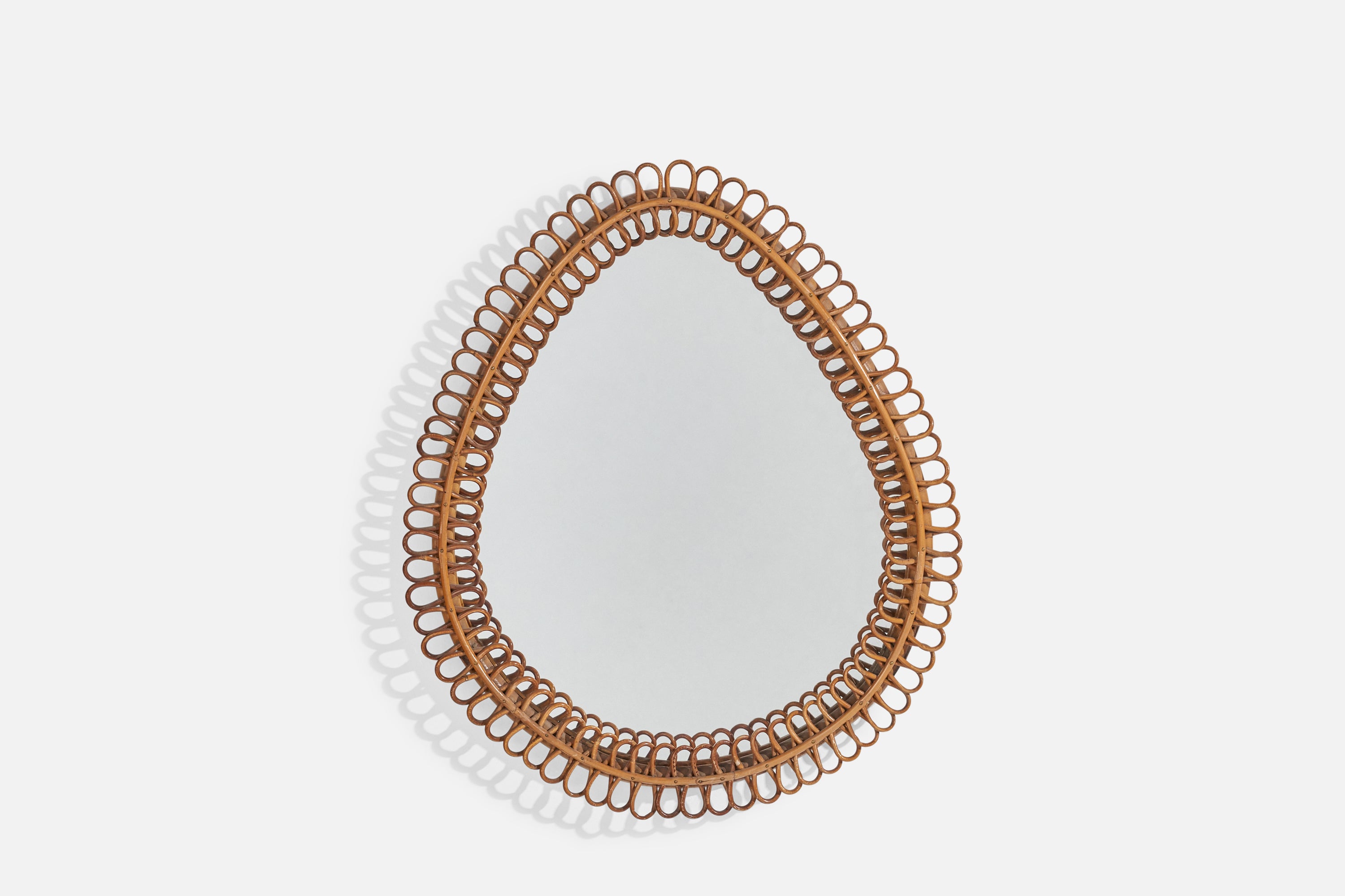 Diseñador italiano, Espejo de pared, ratán, espejo de cristal, Italia, c. 1950
