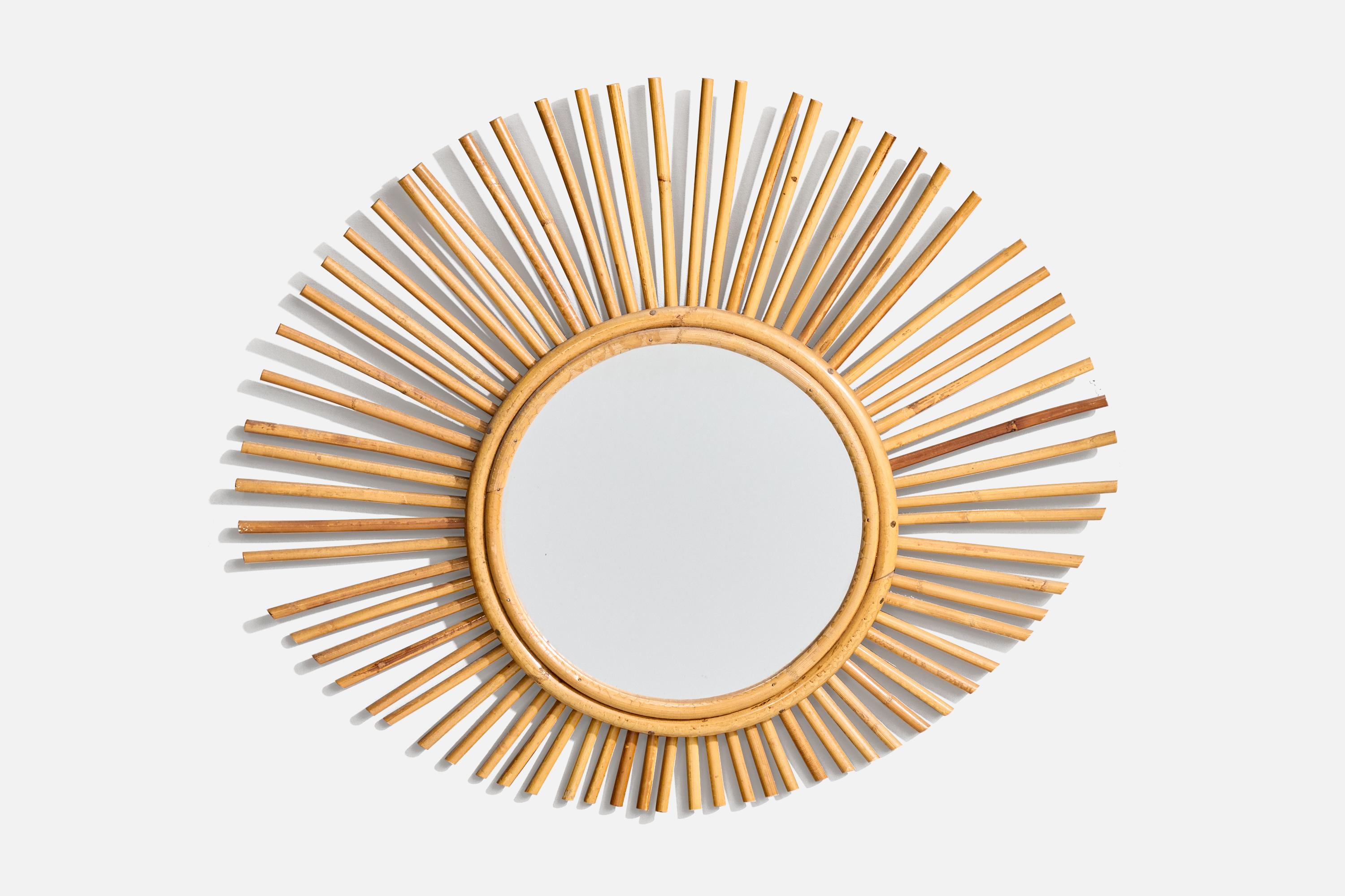 Miroir mural en rotin conçu et produit par un designer italien, Italie, C.C.
   