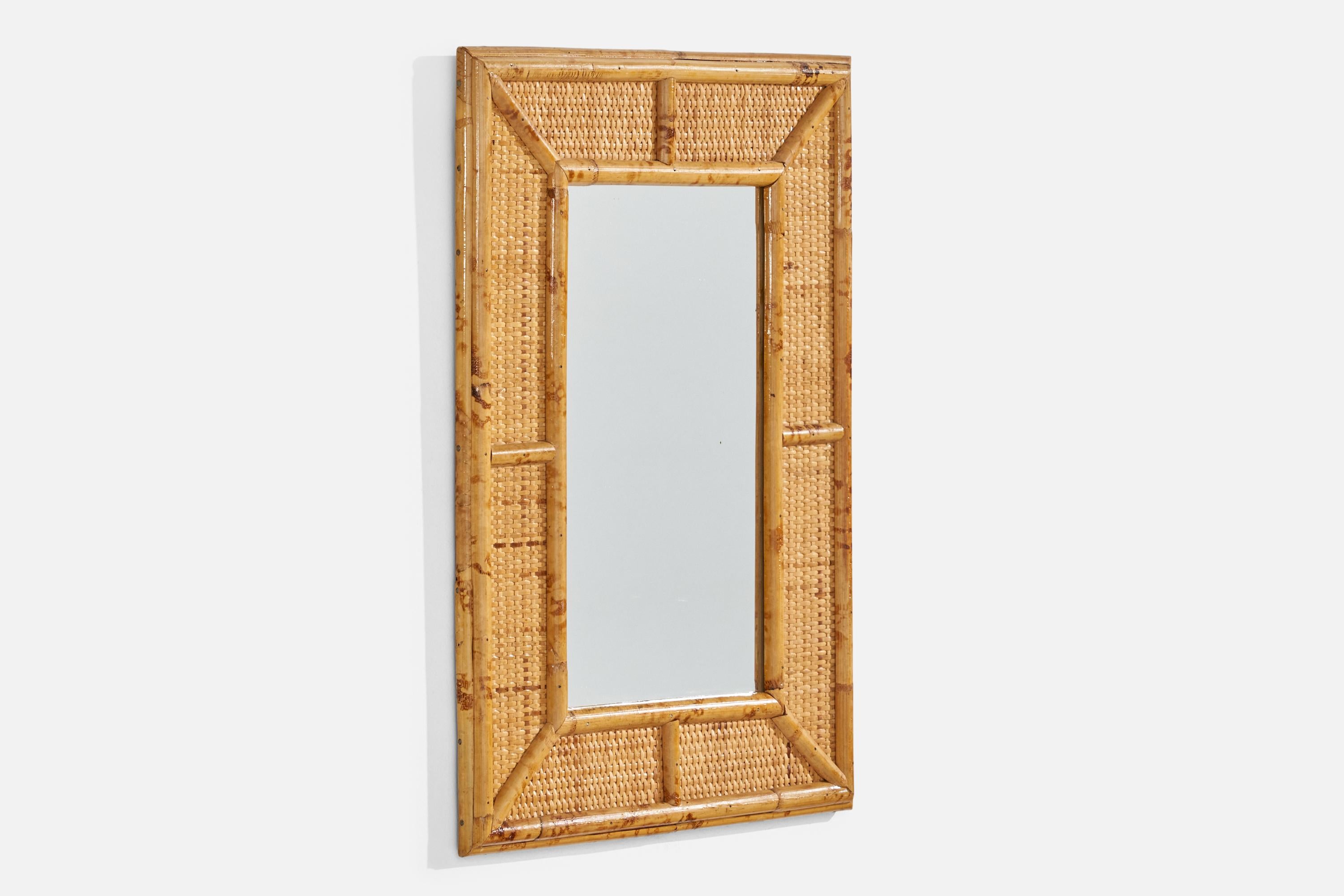 Diseñador Italiano, Espejo de Pared, Ratán, Espejo de Cristal, Italia, C. 1960s en Bueno estado para la venta en High Point, NC