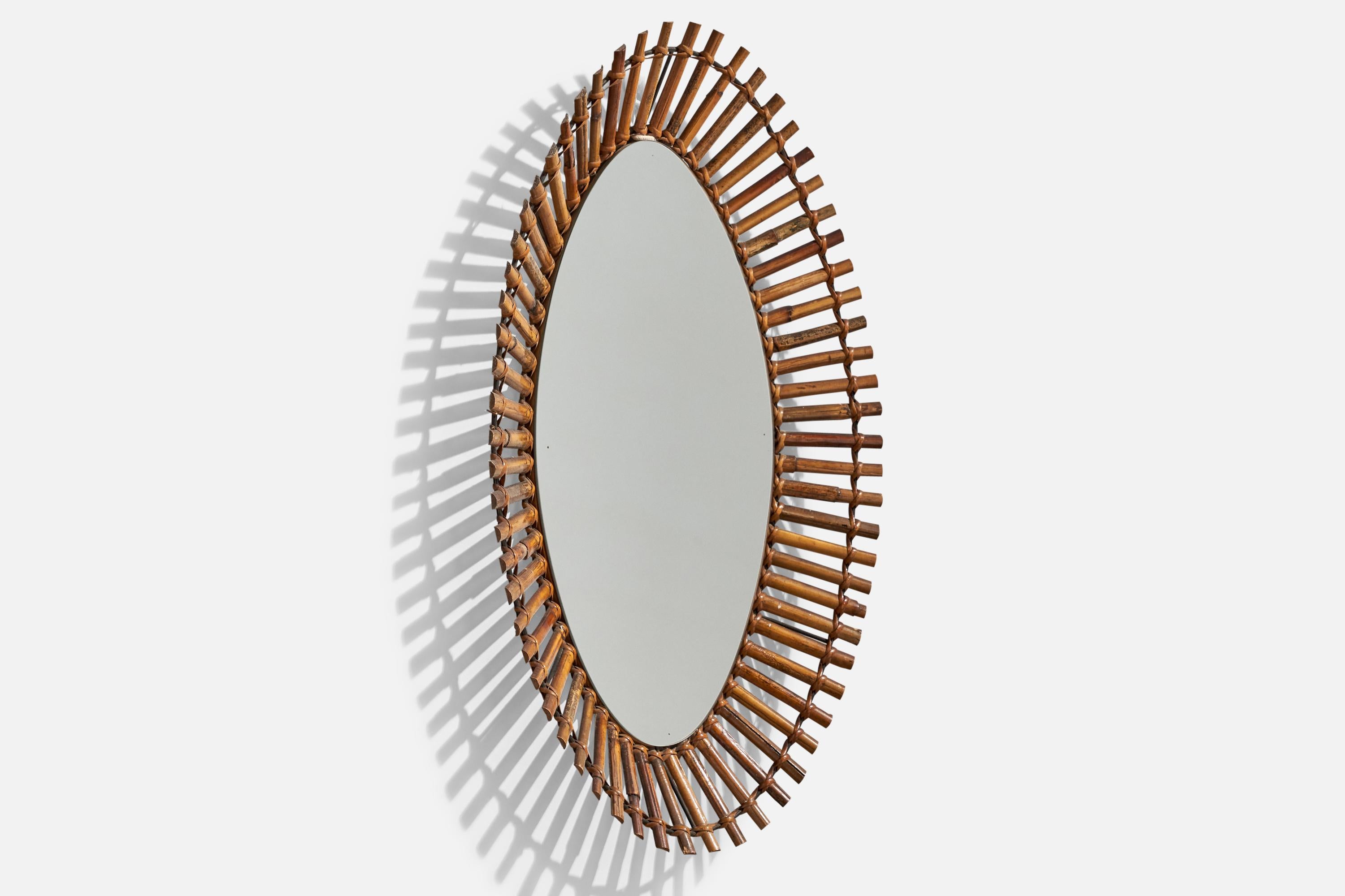 Mid-Century Modern Designer italien, miroir mural, rotin, verre miroir, Italie, vers les années 1960 en vente