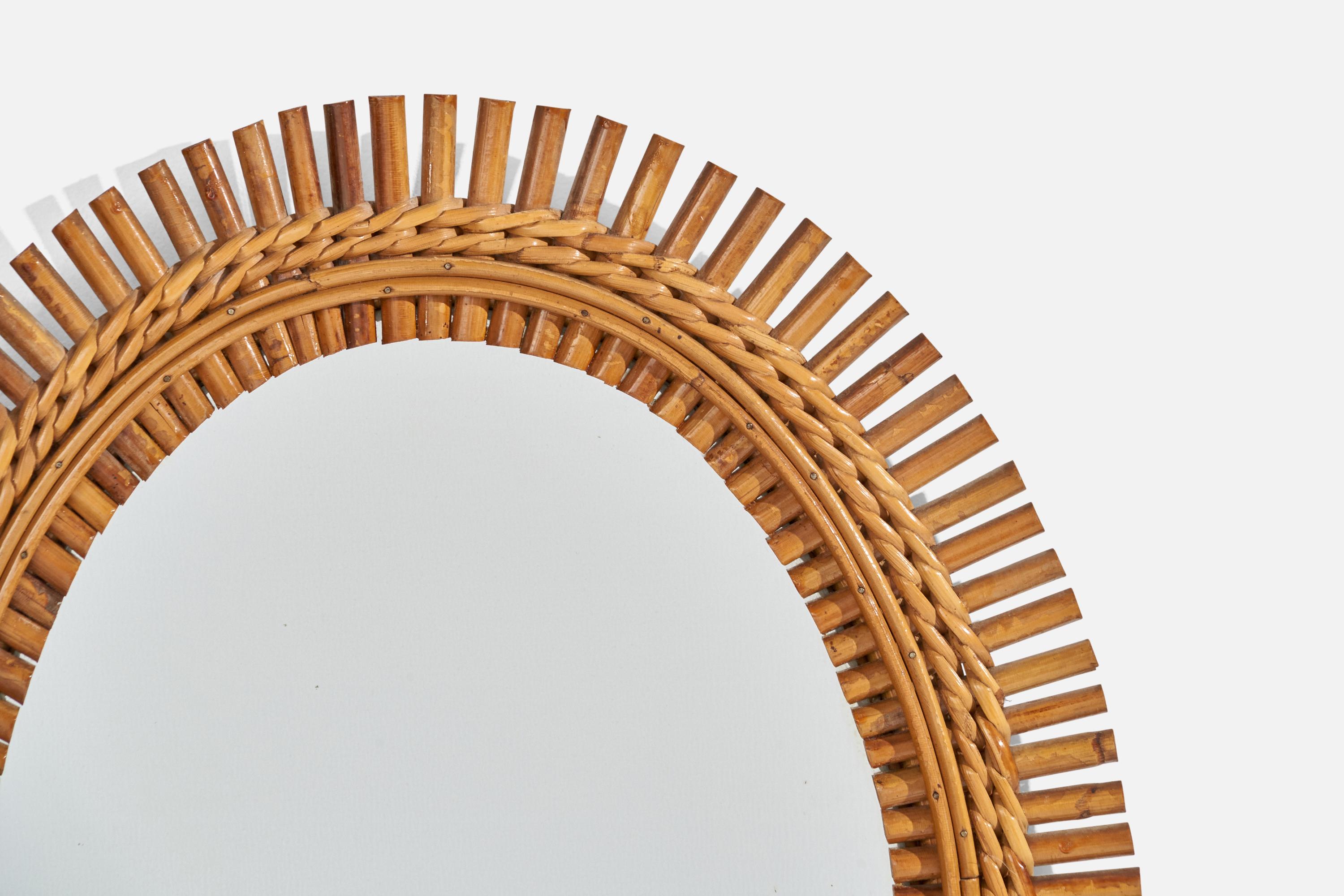 Milieu du XXe siècle Designer italien, miroir mural, rotin, verre miroir, Italie, vers les années 1960 en vente