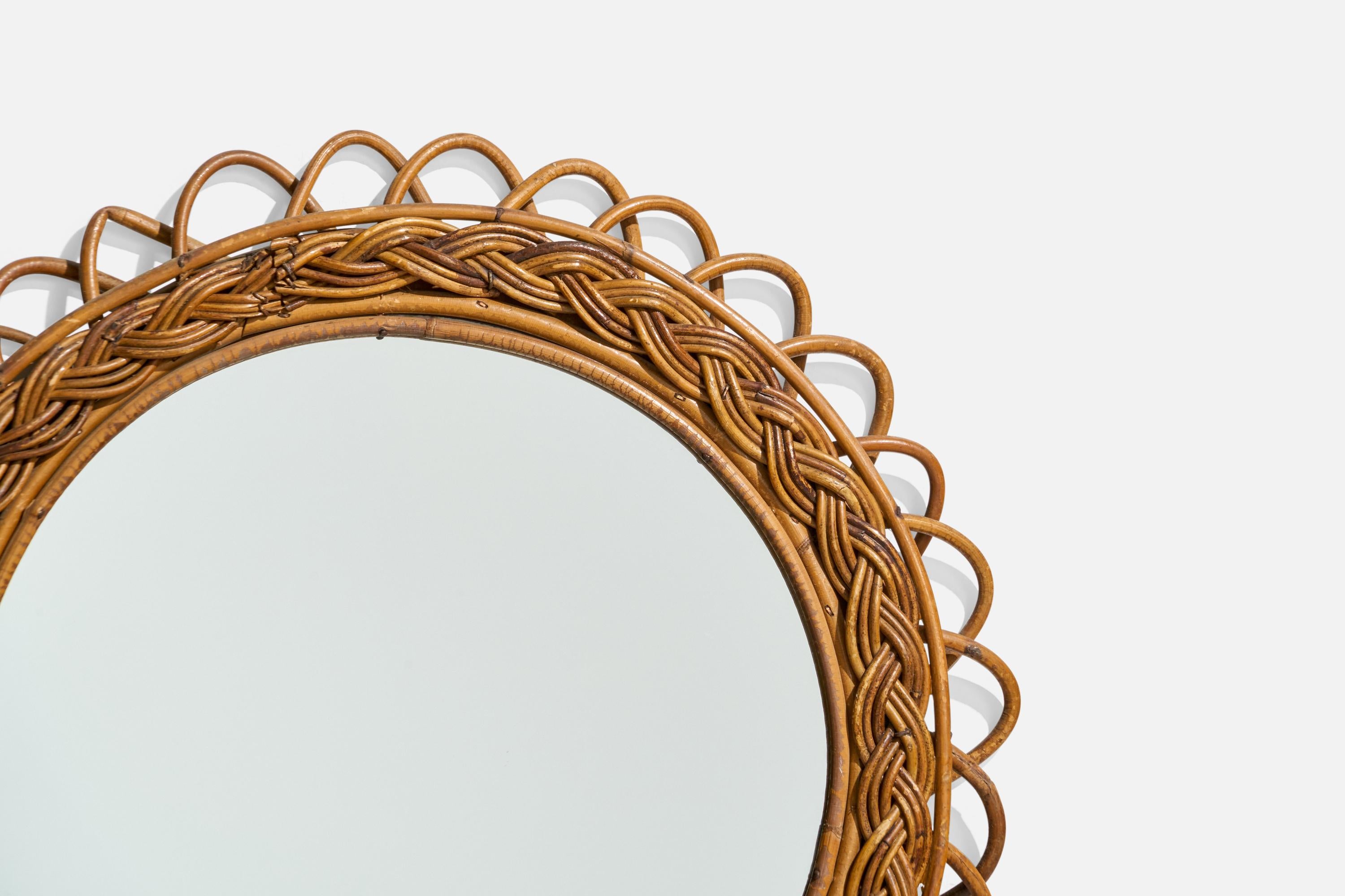 Milieu du XXe siècle Miroir mural de designer italien, rotin tressé, verre de miroir, Italie, années 1950 en vente