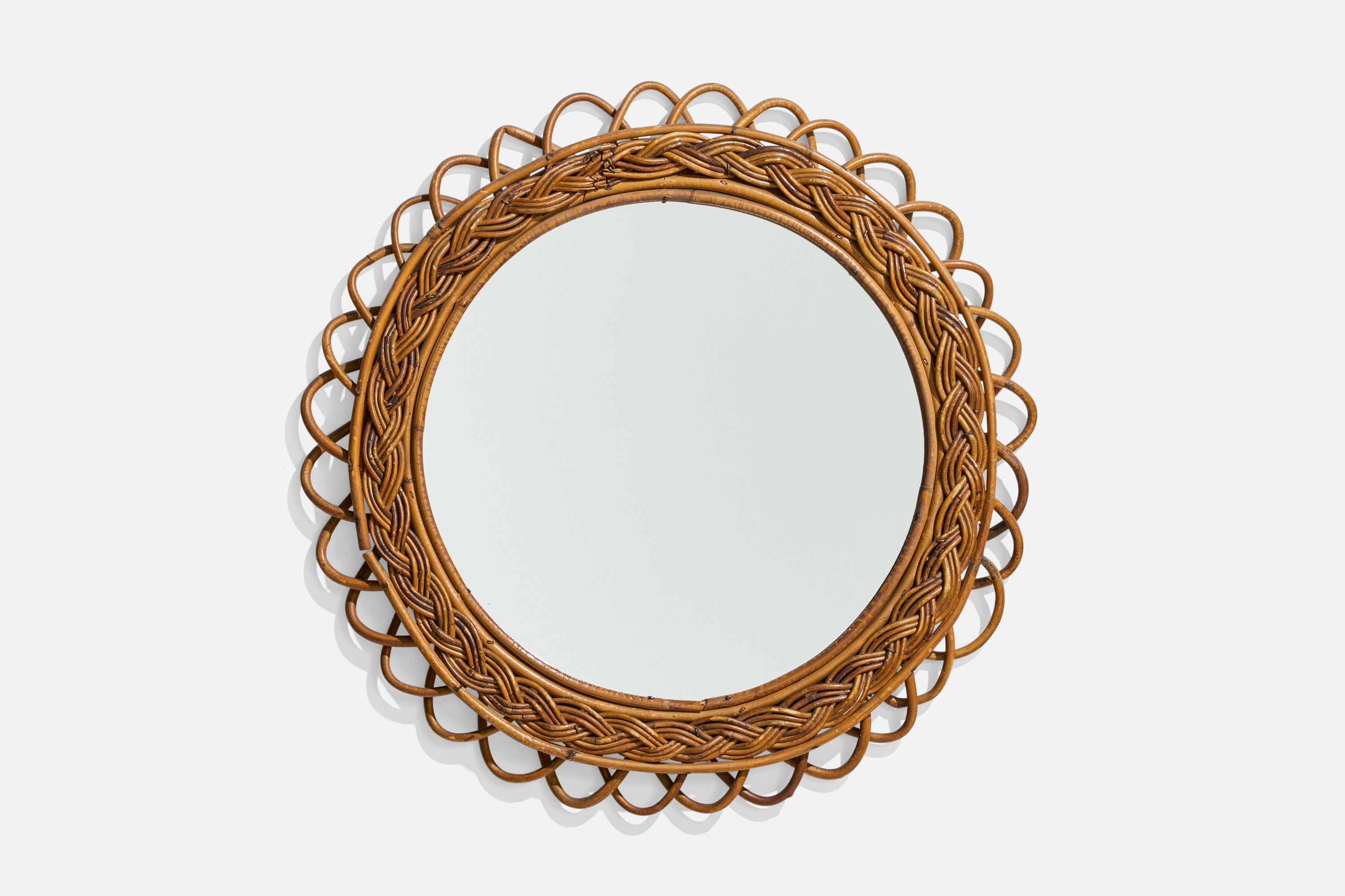 Specchio da parete di design italiano, rattan intrecciato, vetro a specchio, Italia, anni '50