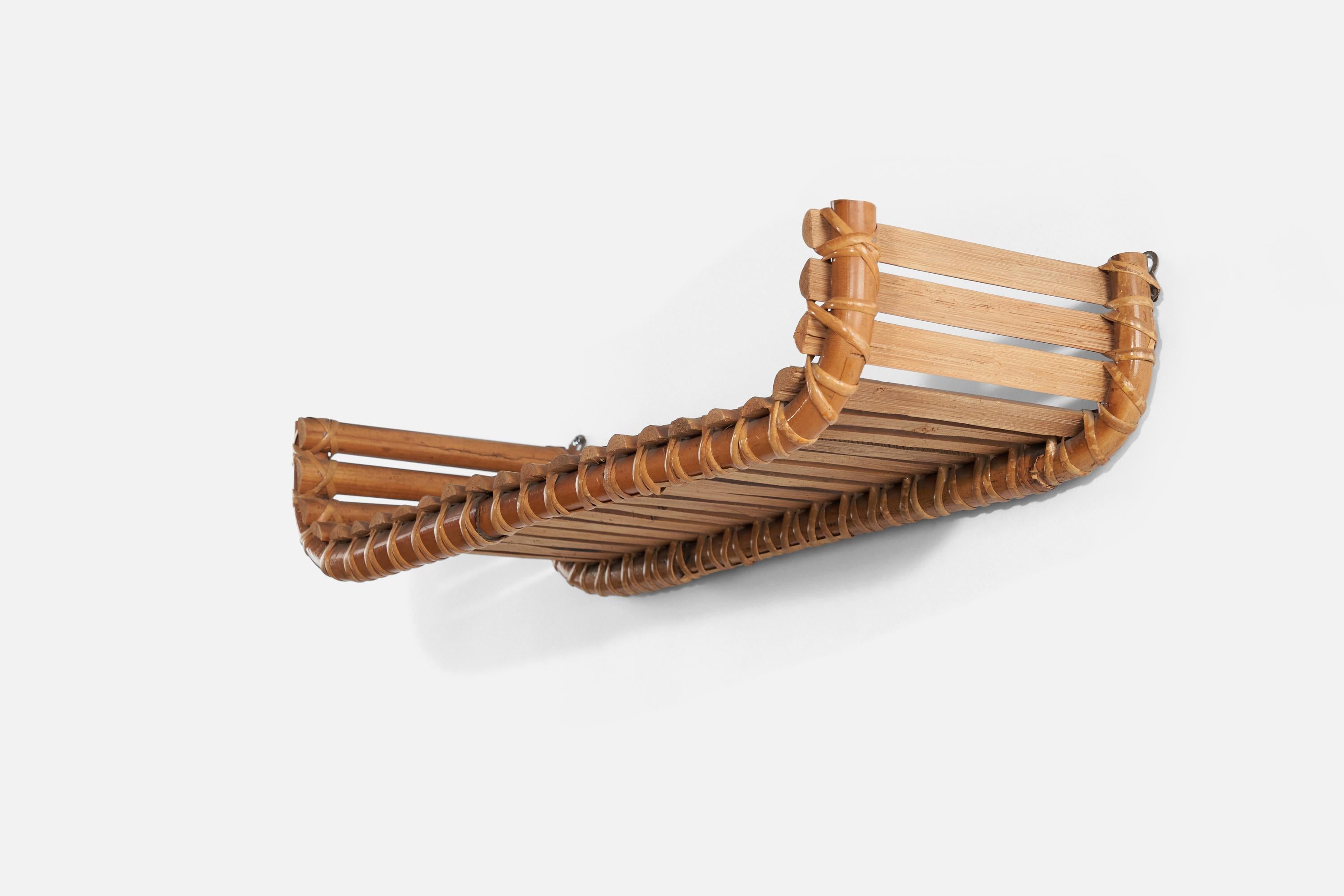 Eine wandmontierte Konsole aus Bambus und Rattan, entworfen und hergestellt von einem italienischen Designer, Italien, 1950er Jahre.